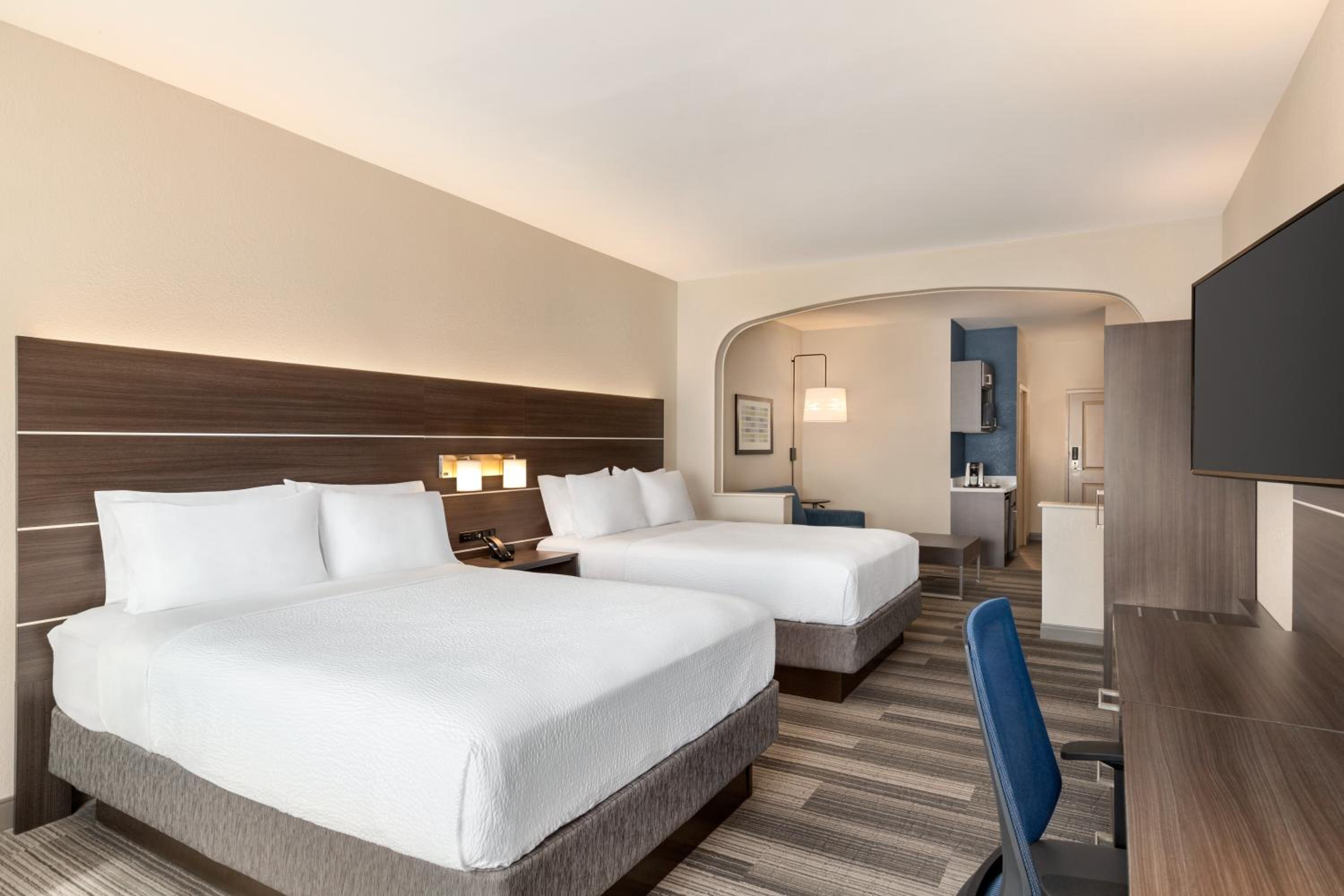 Suite with Two Queen Beds - Photo 1