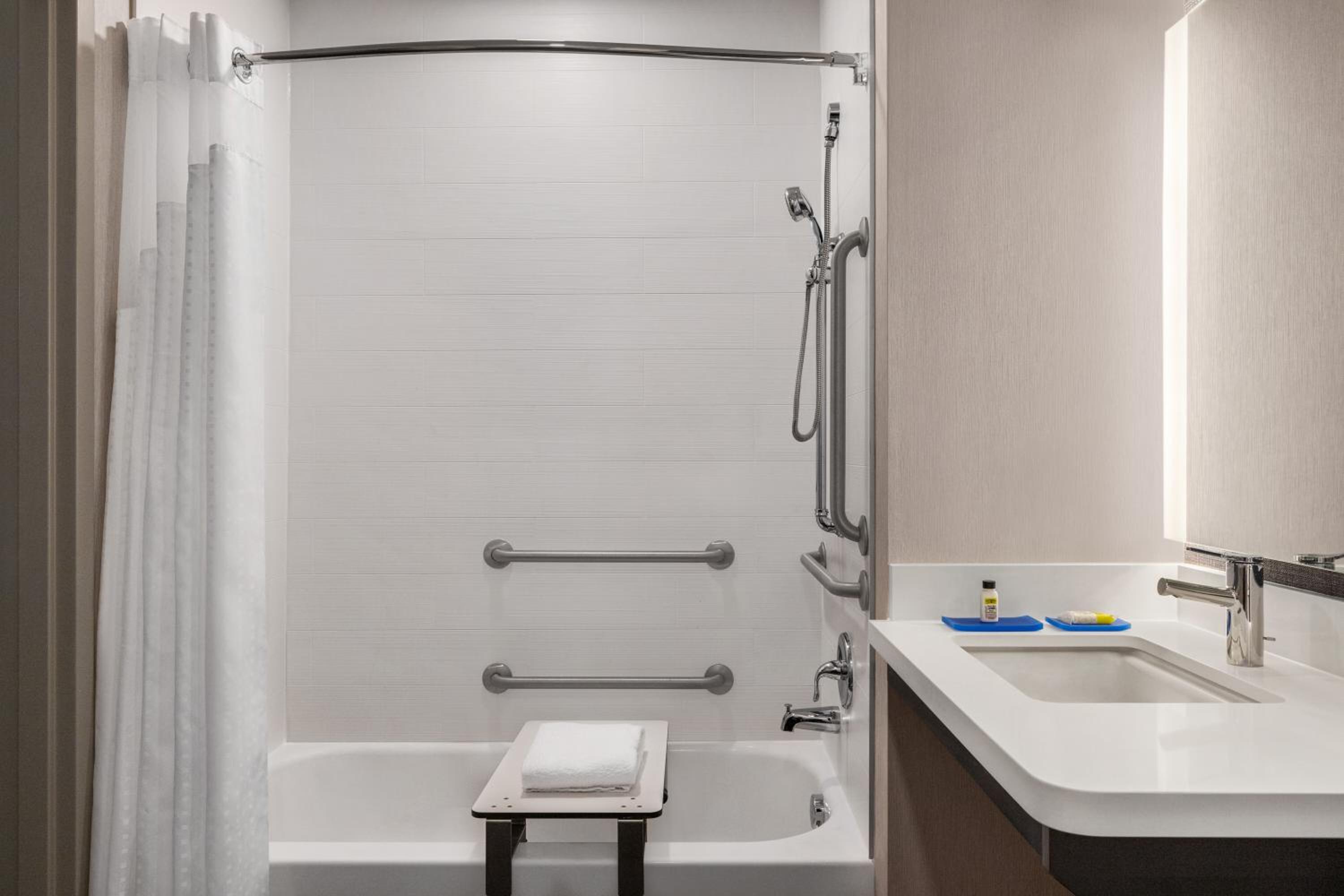 King Room - Mobility Access/Hearing Accessible - Photo 11