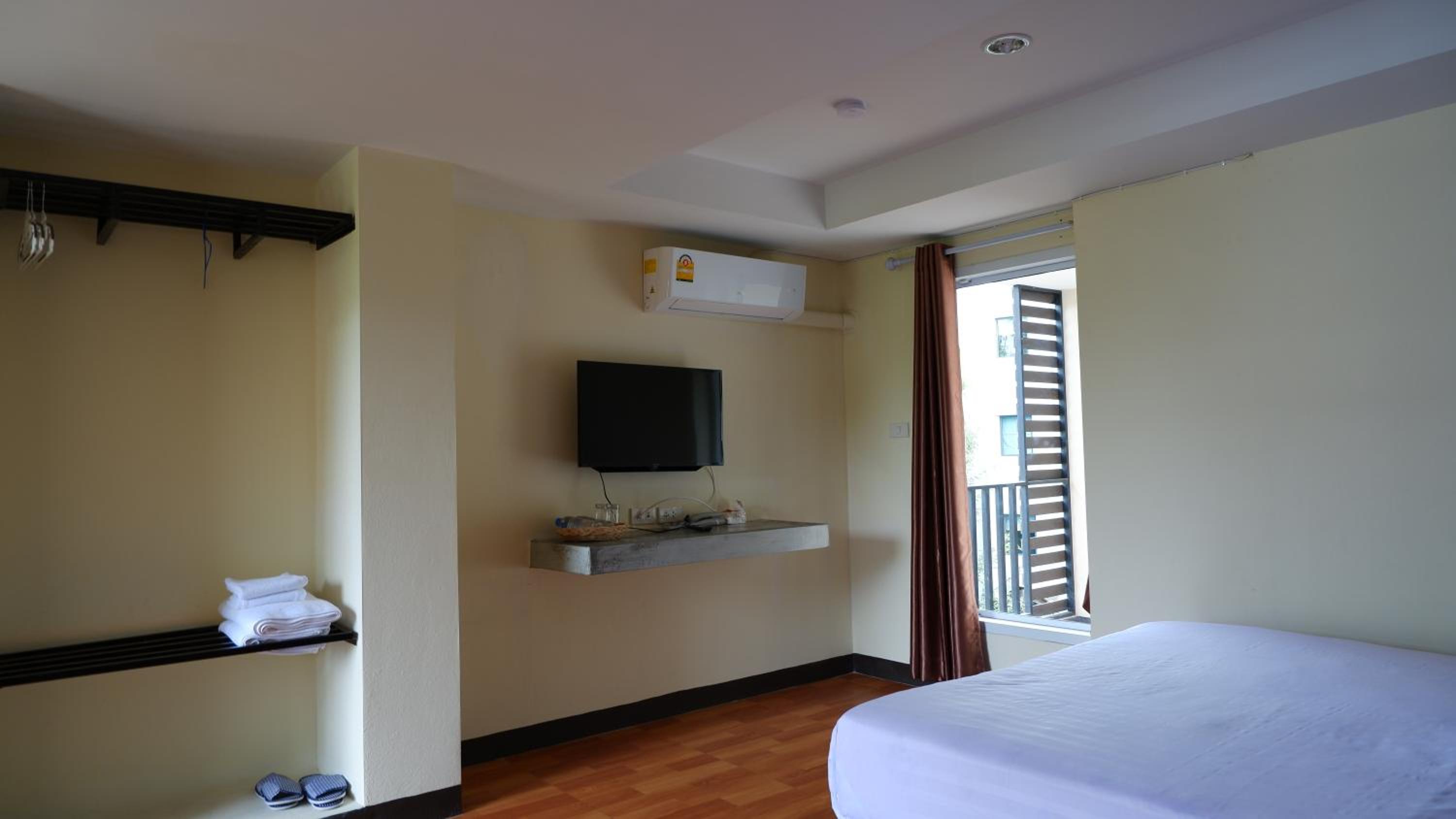 Standard Double Room - Photo 8