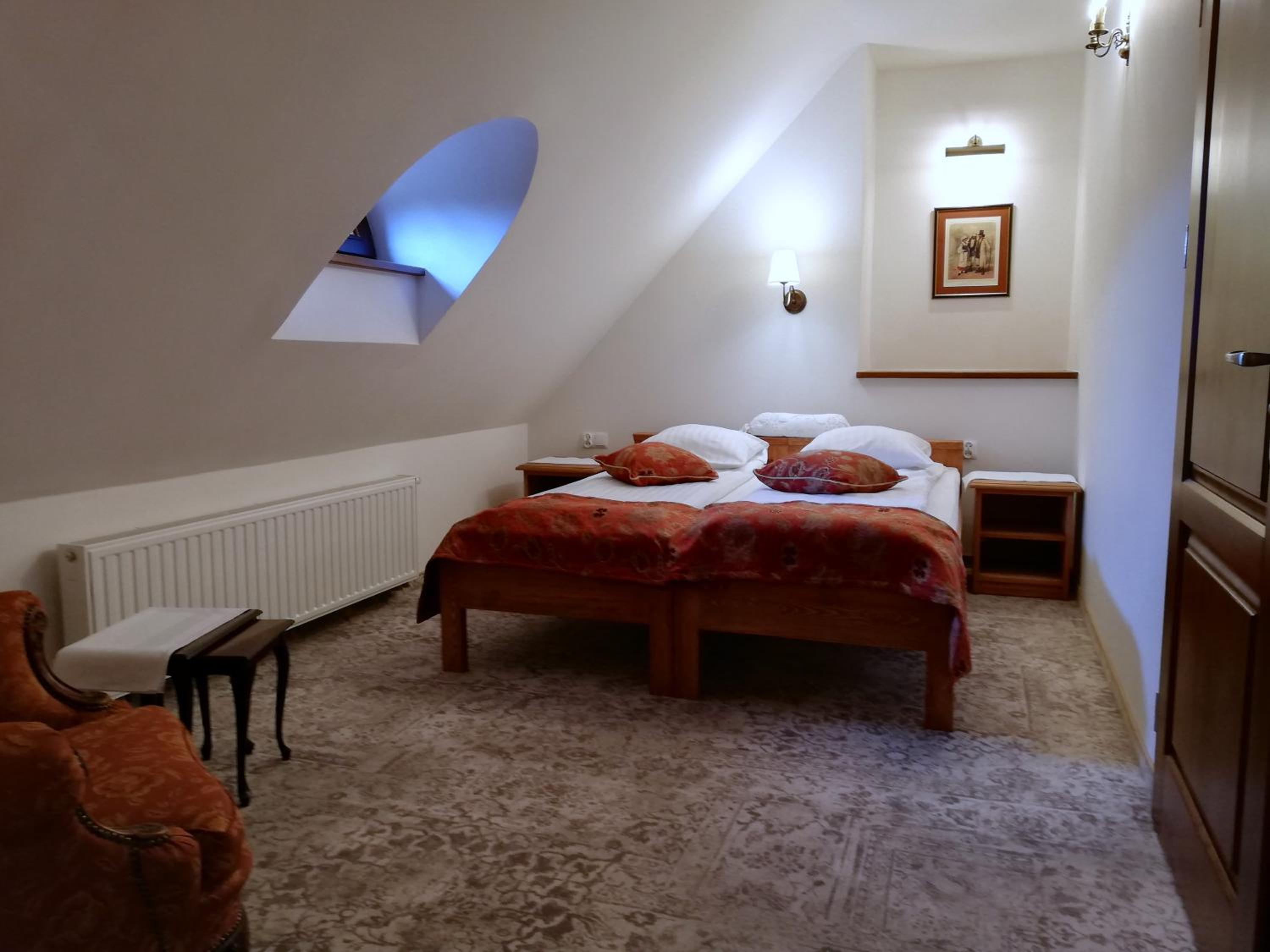 One-Bedroom Apartment - Photo 1