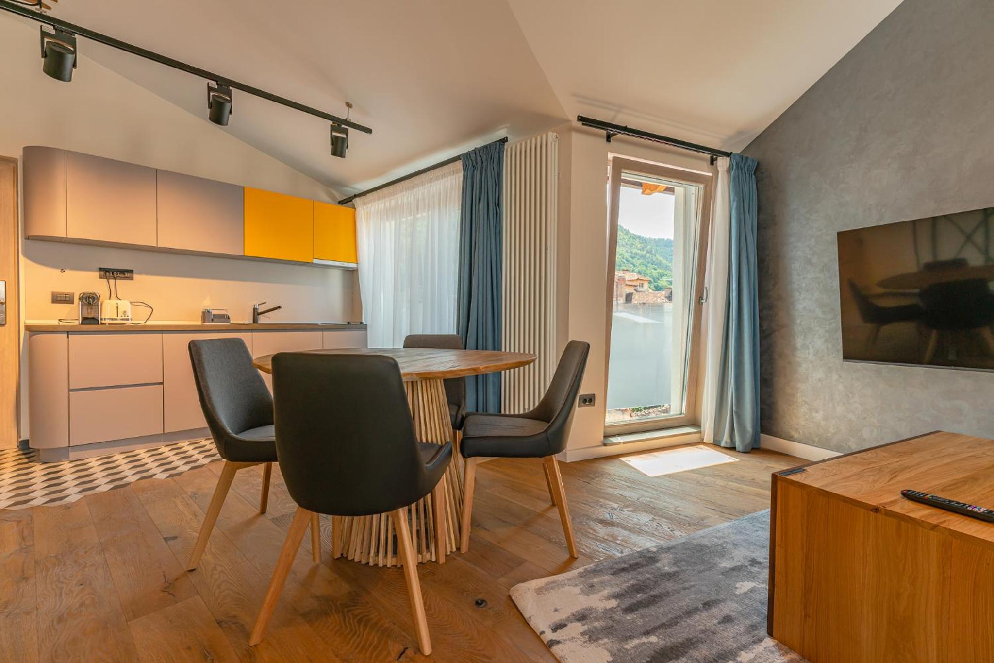 Studio with Mountain View - Photo 8