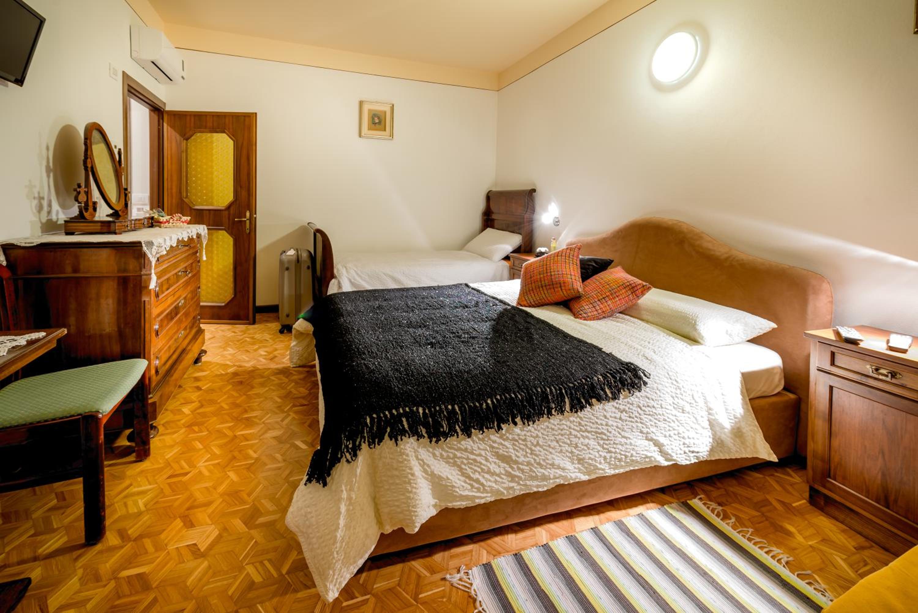 Economy Triple Room photo 1
