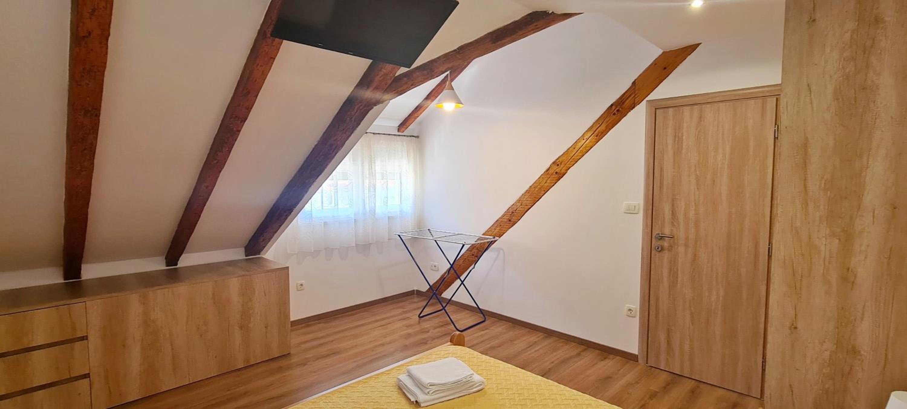 One-Bedroom Apartment - Photo 12