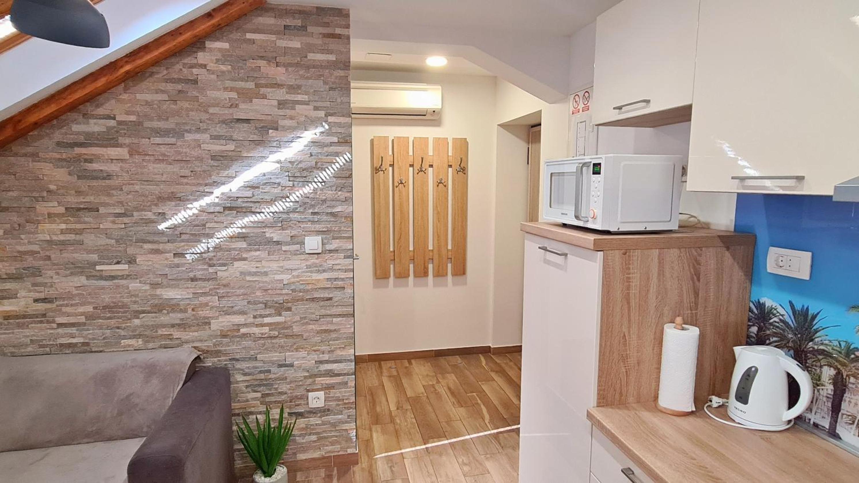 One-Bedroom Apartment - Photo 4