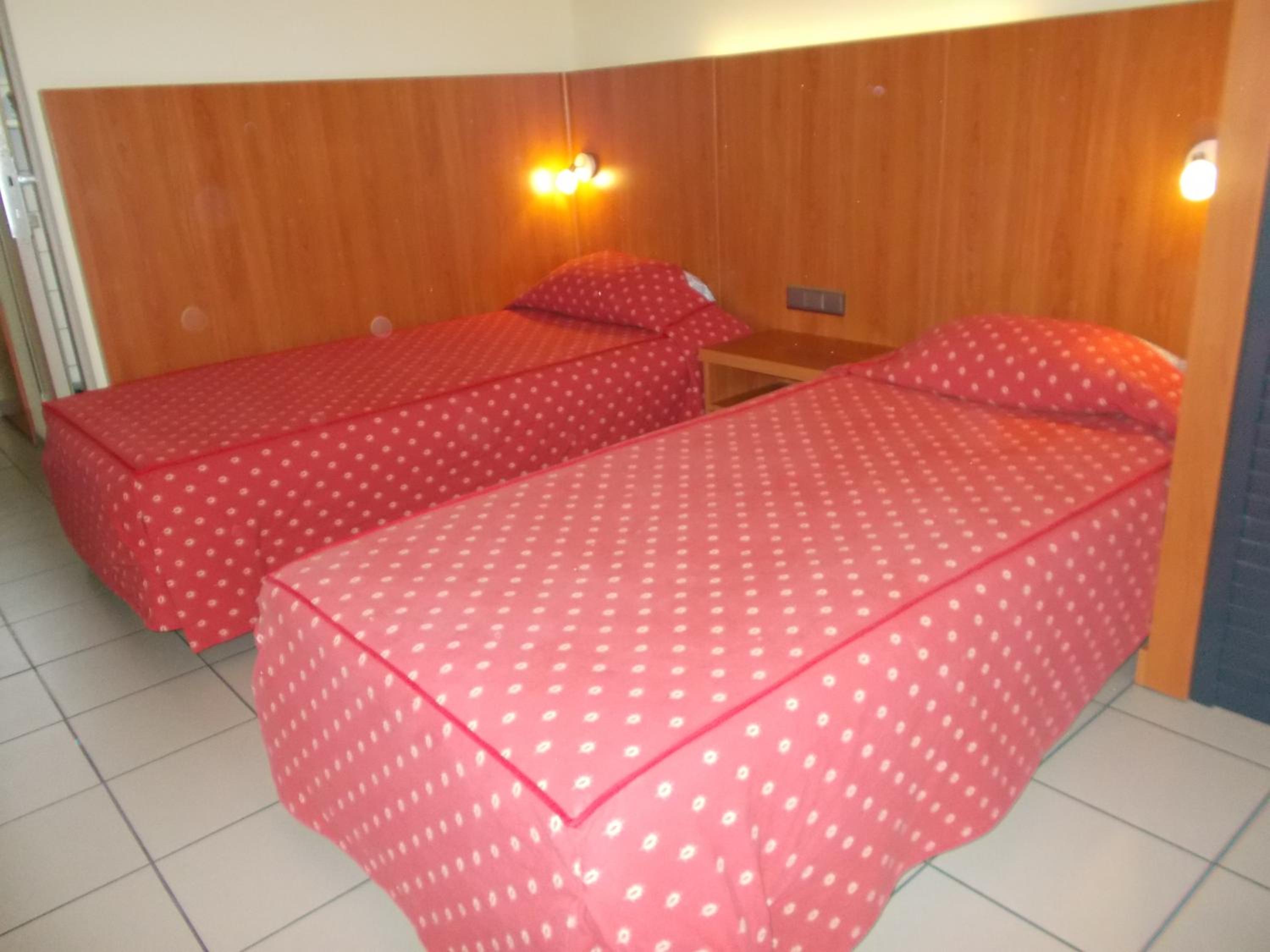 Twin Room - Photo 7