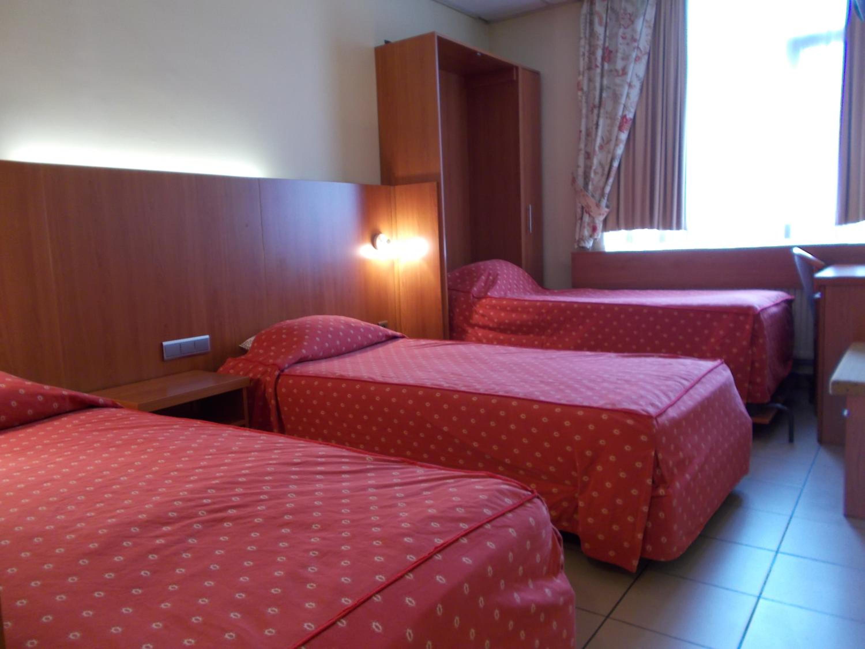 Quadruple Room - Photo 4