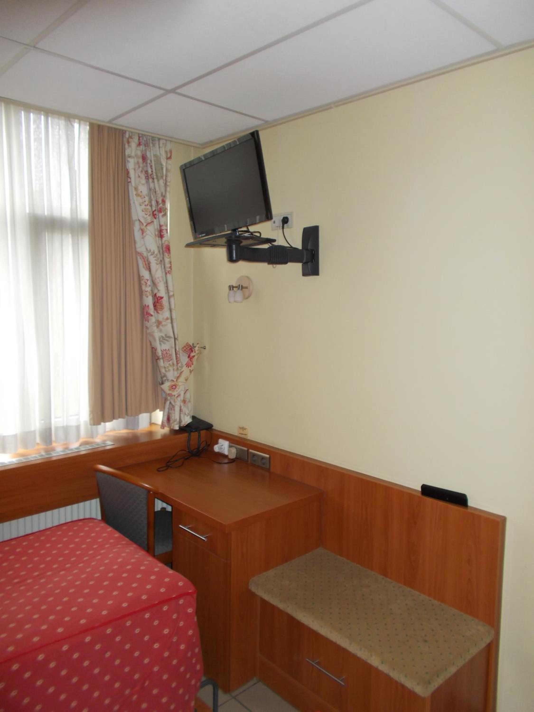 Twin Room - Photo 6