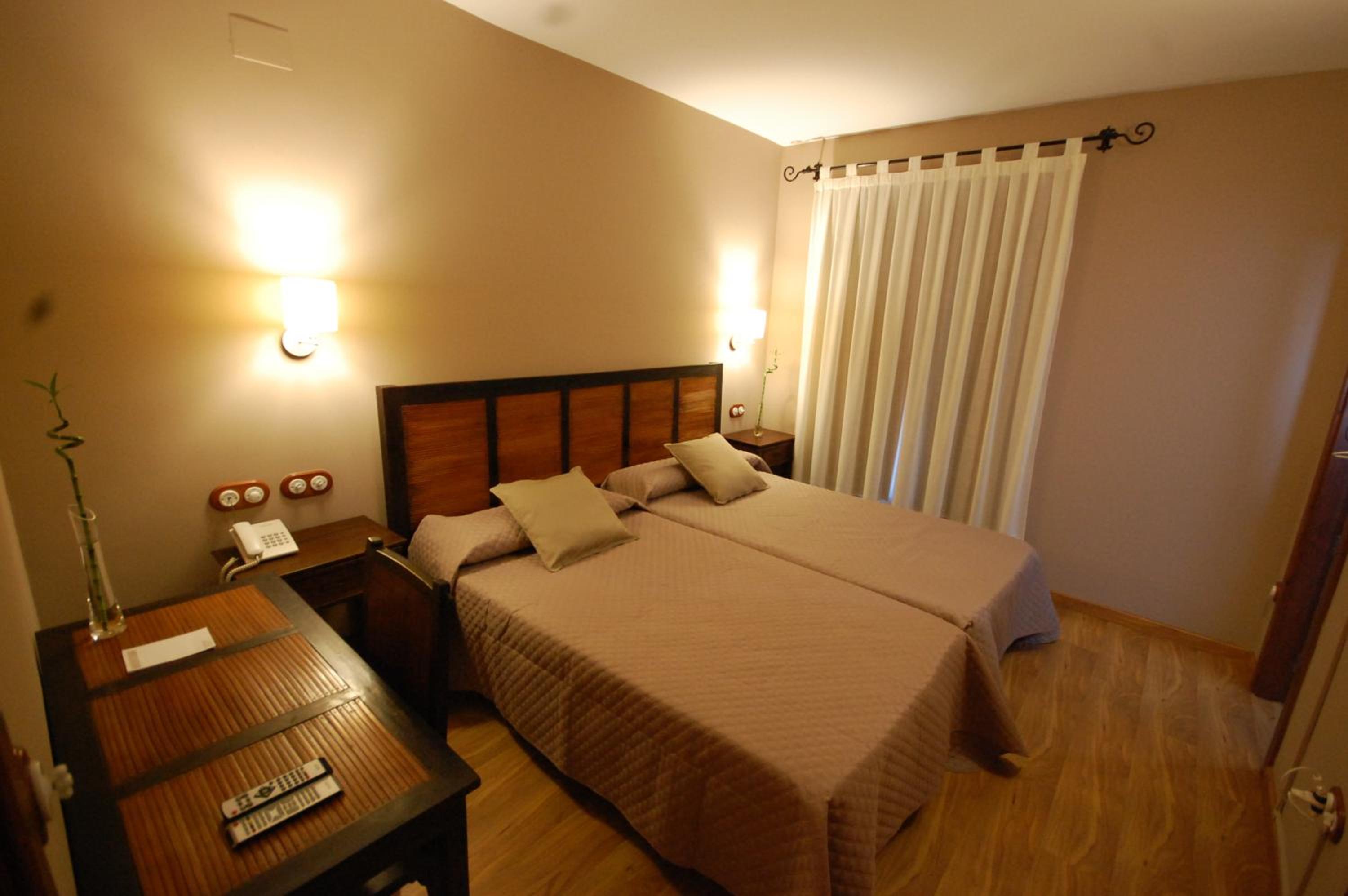 Double or Twin Room - Photo 5