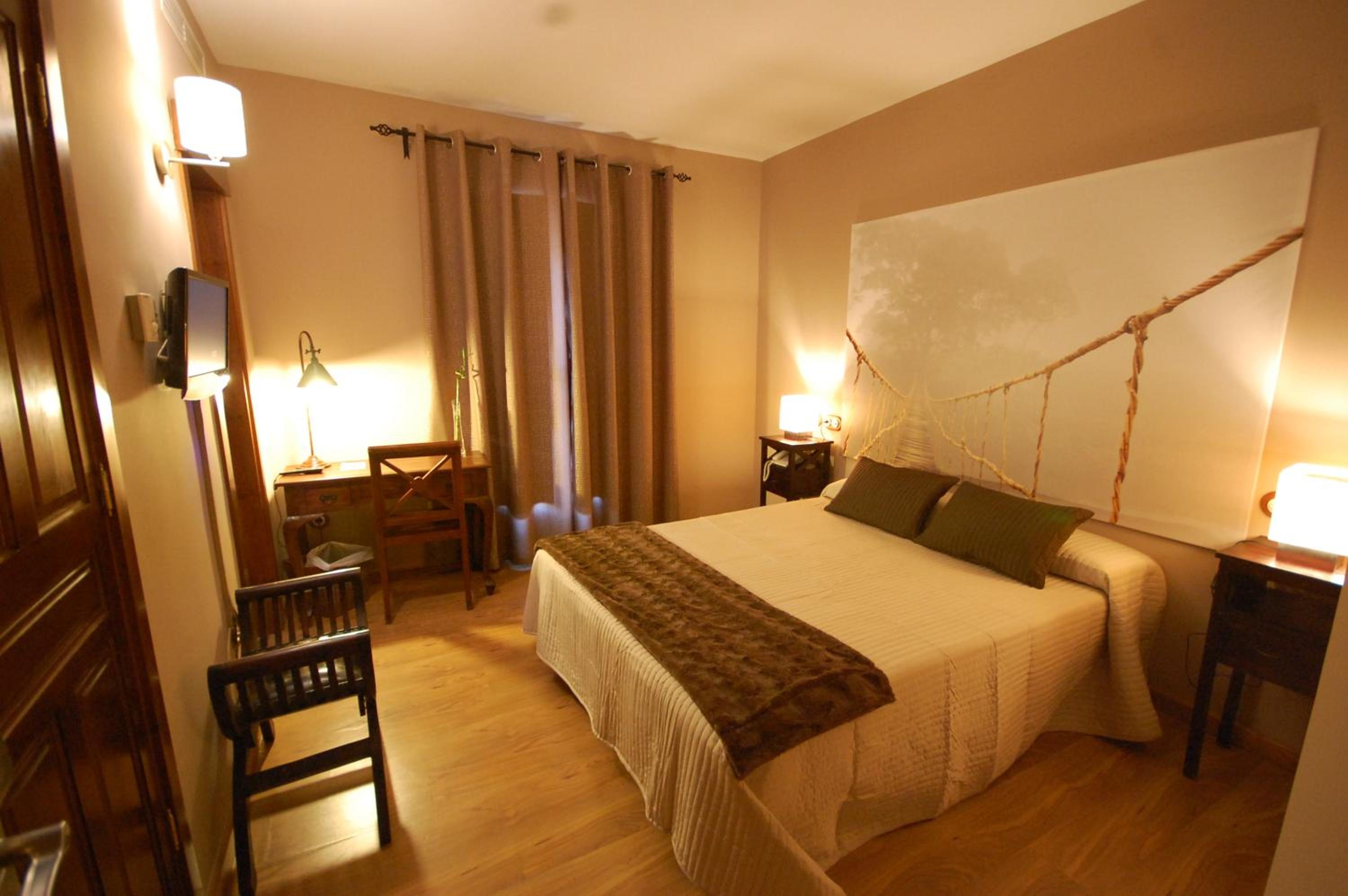 Double or Twin Room - Photo 10