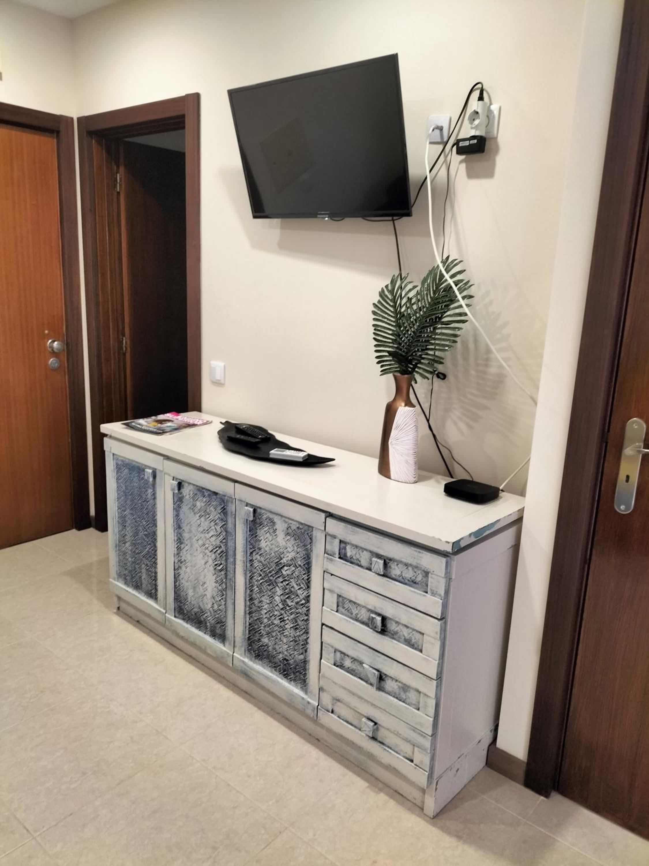 One-Bedroom Apartment - Photo 12