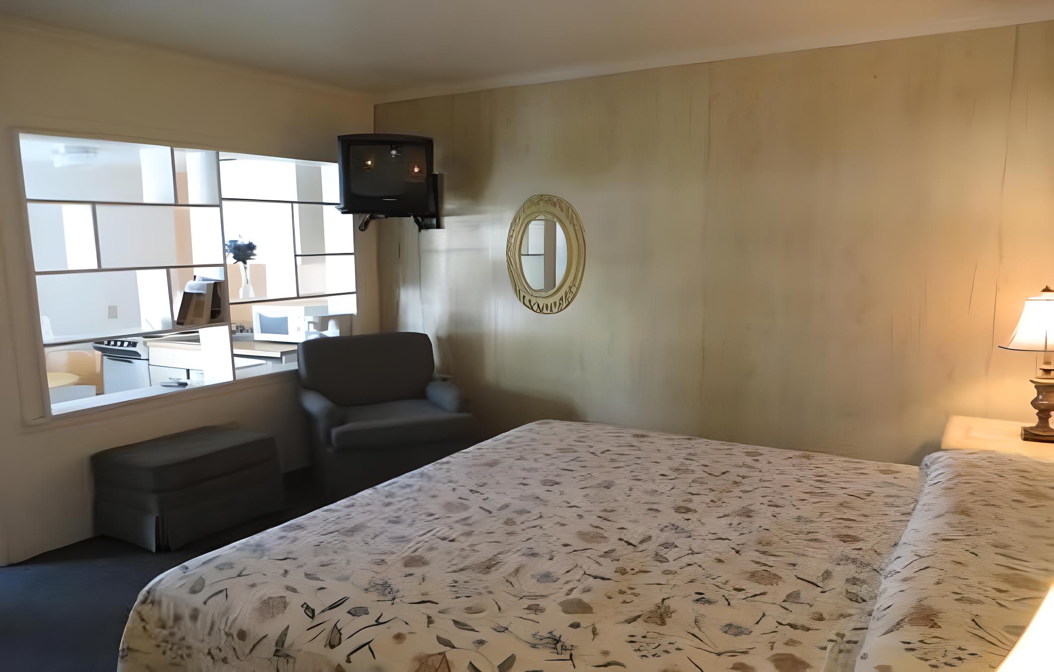 Deluxe King Room photo 1