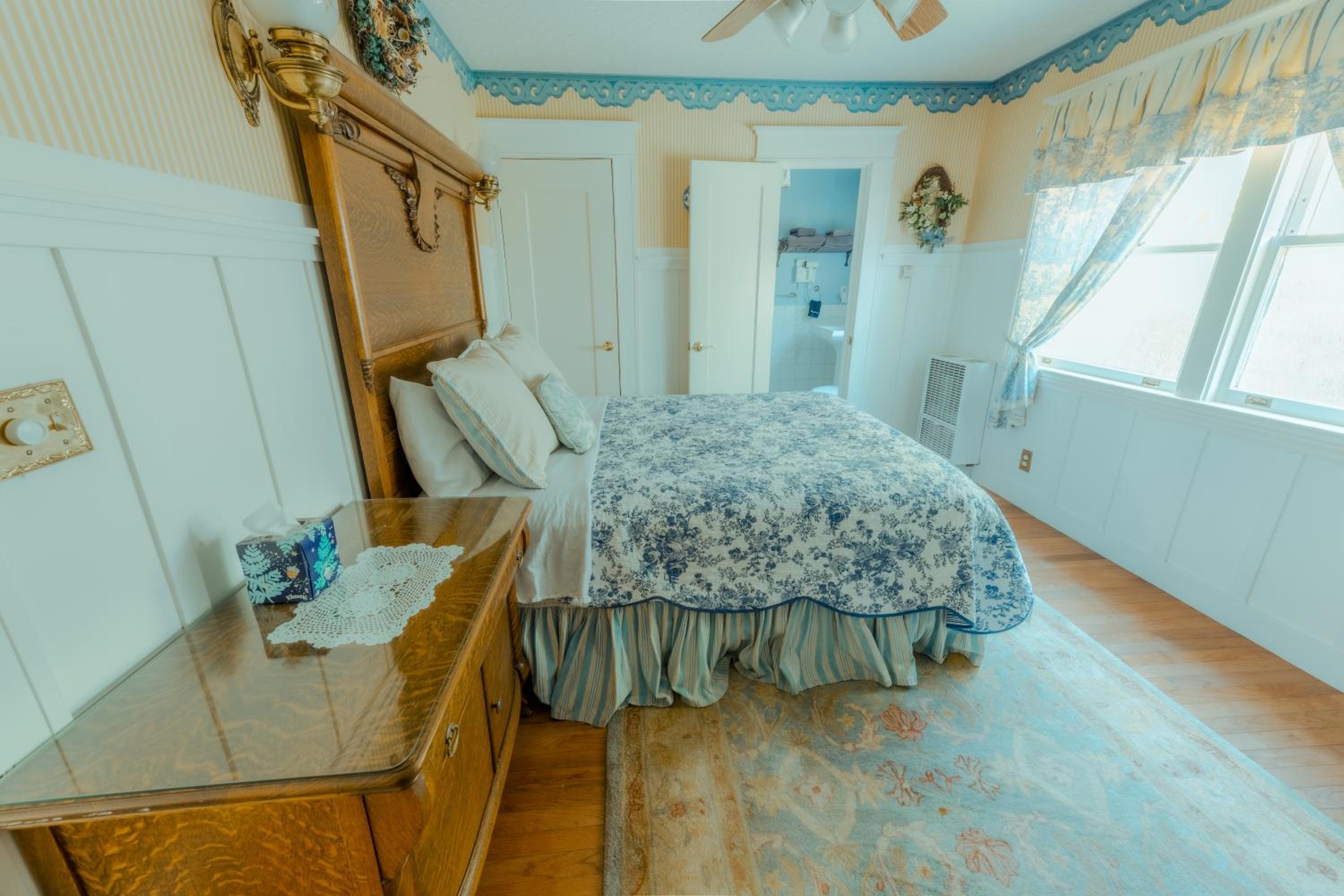 Queen Room with Spa Bath photo 1