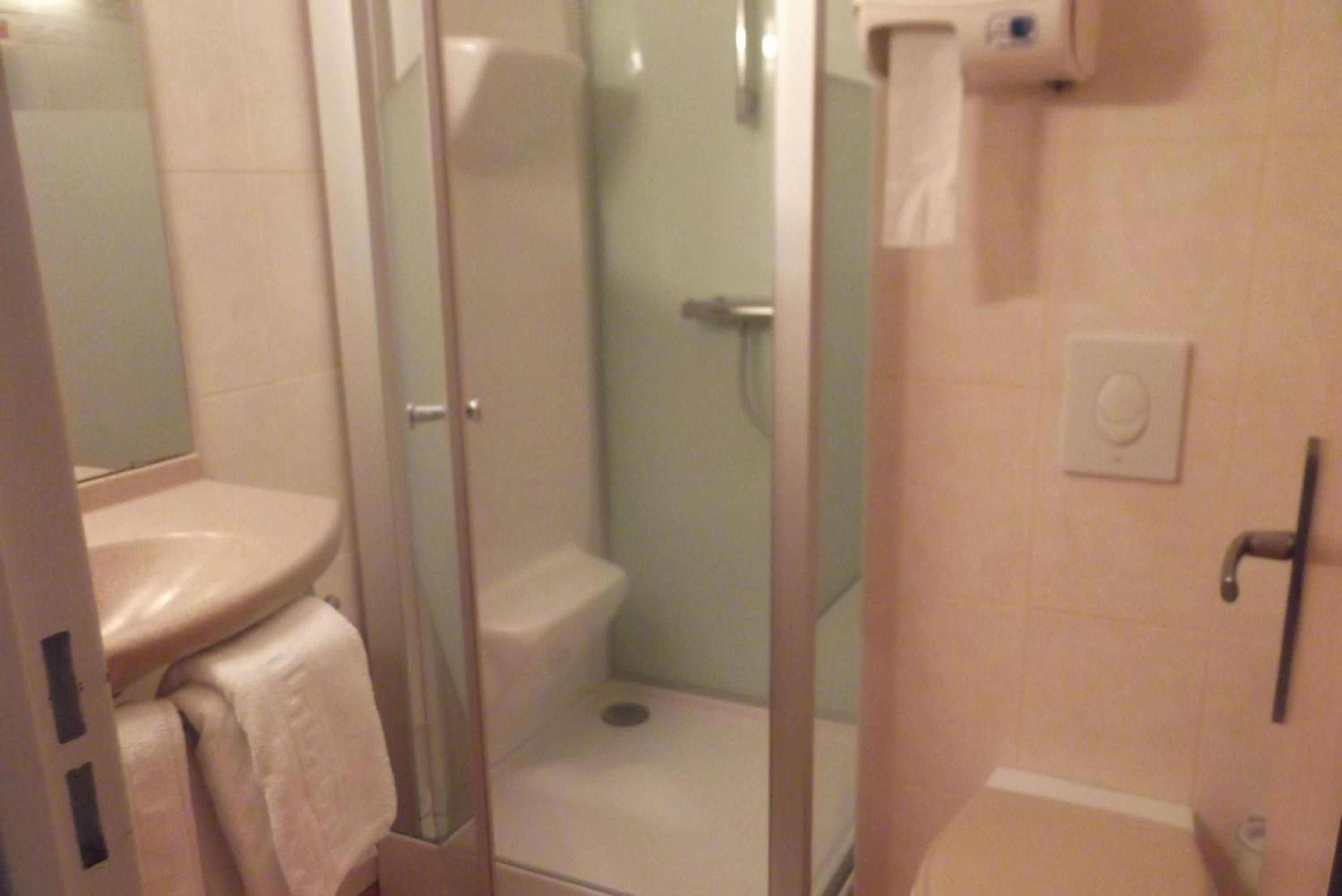 Standard Double Room - Photo 2