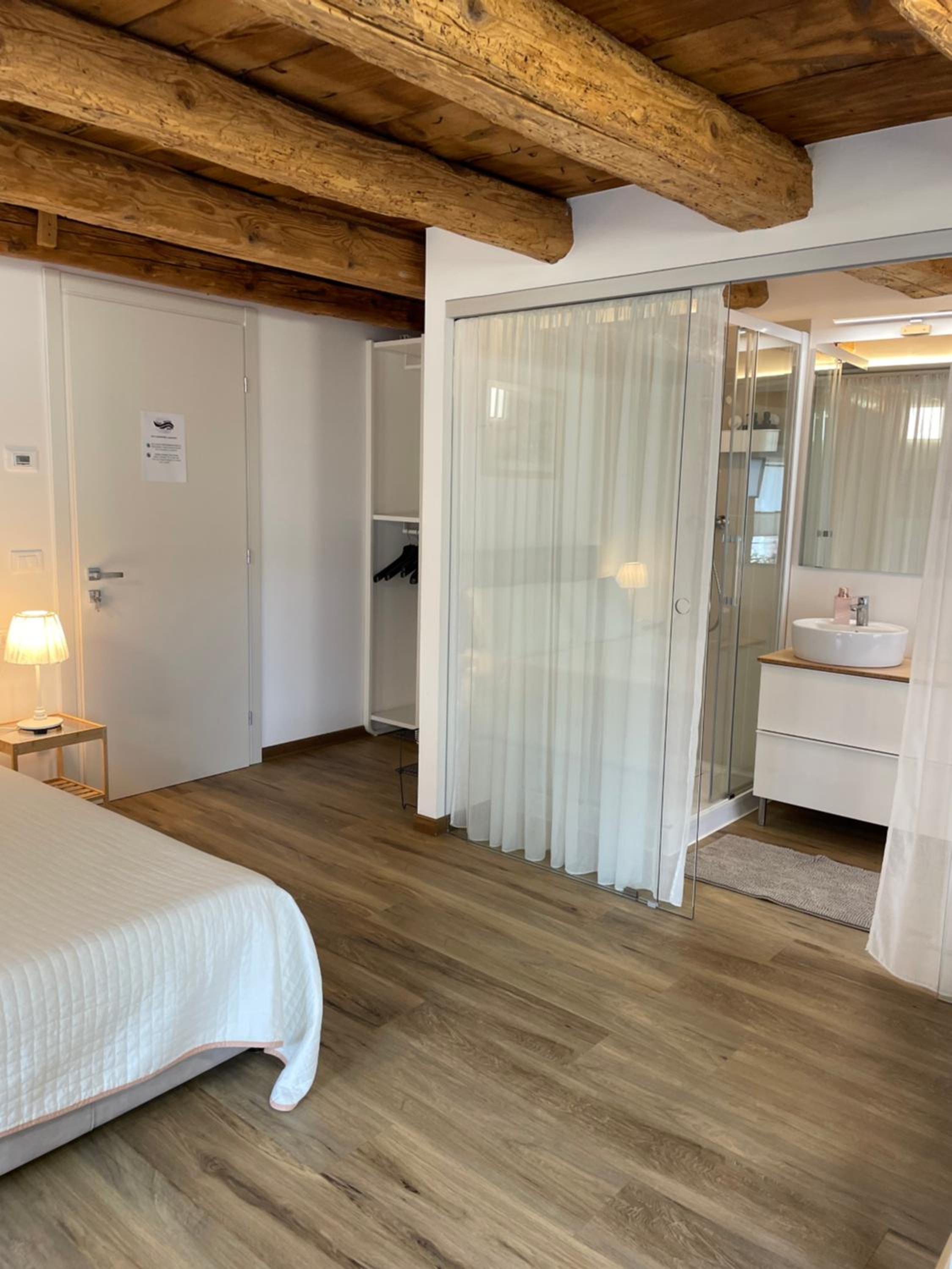 Superior King Room - Photo 4