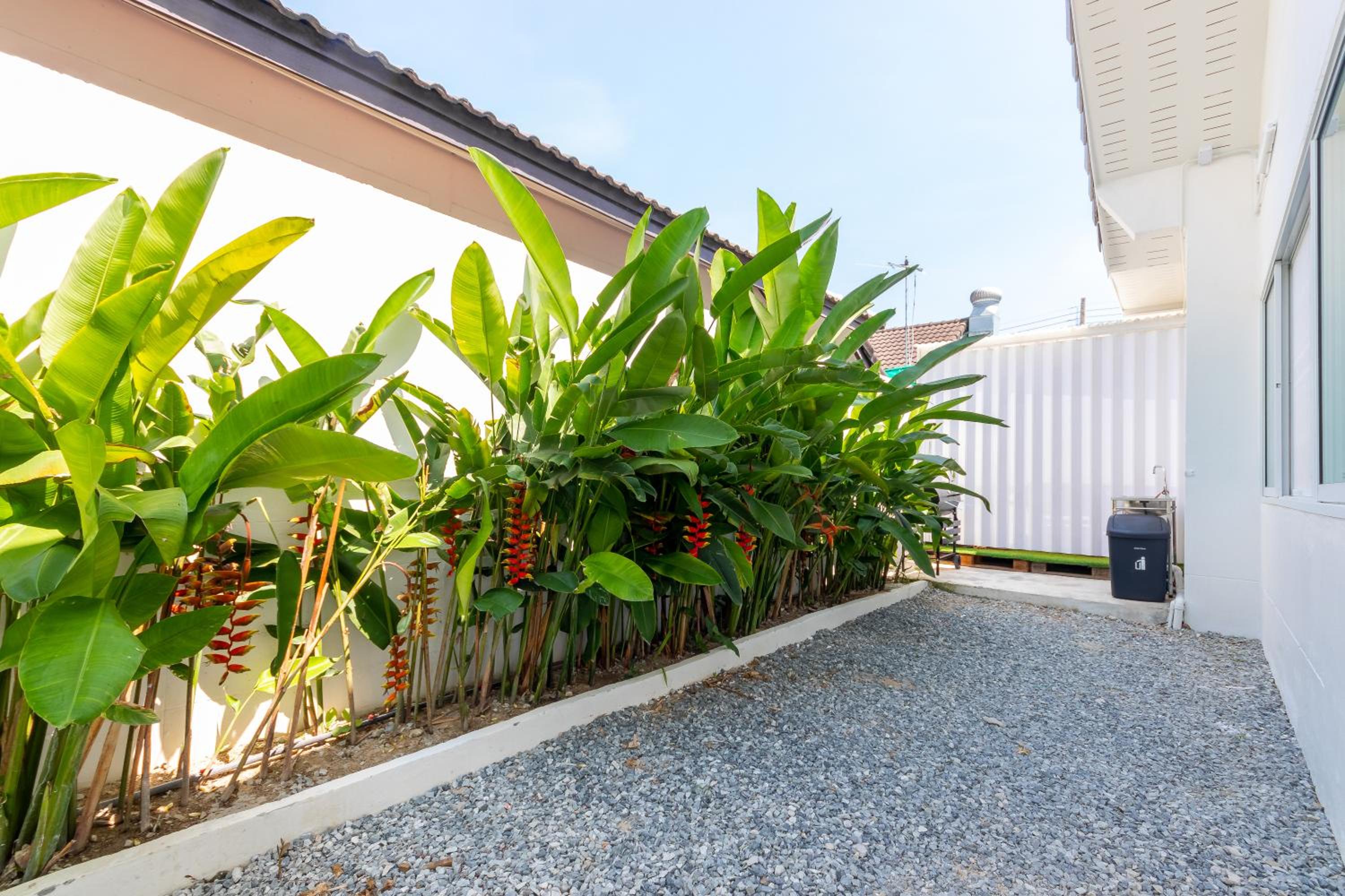 Villa with Garden View - Photo 4