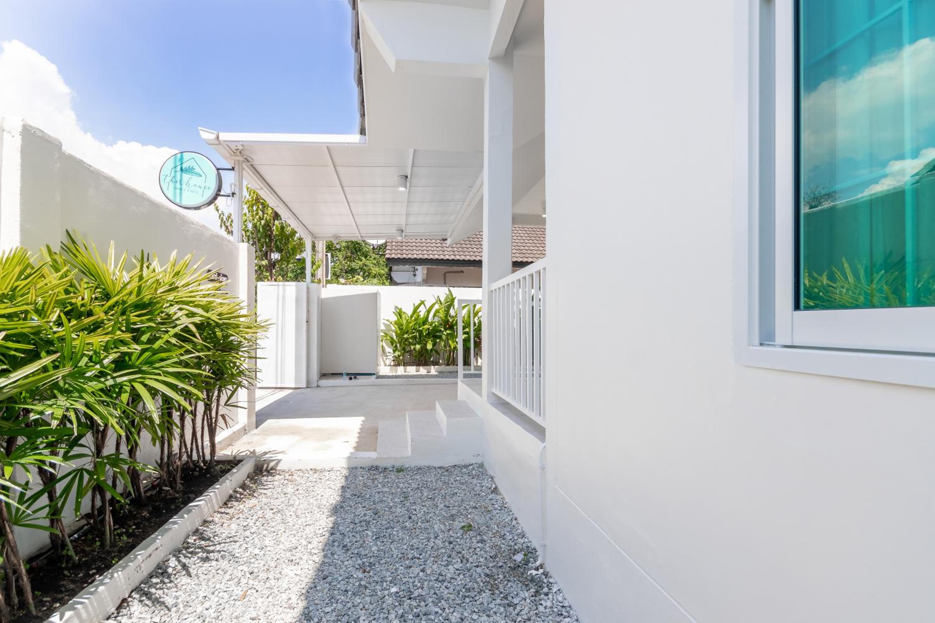 Villa with Garden View - Photo 9