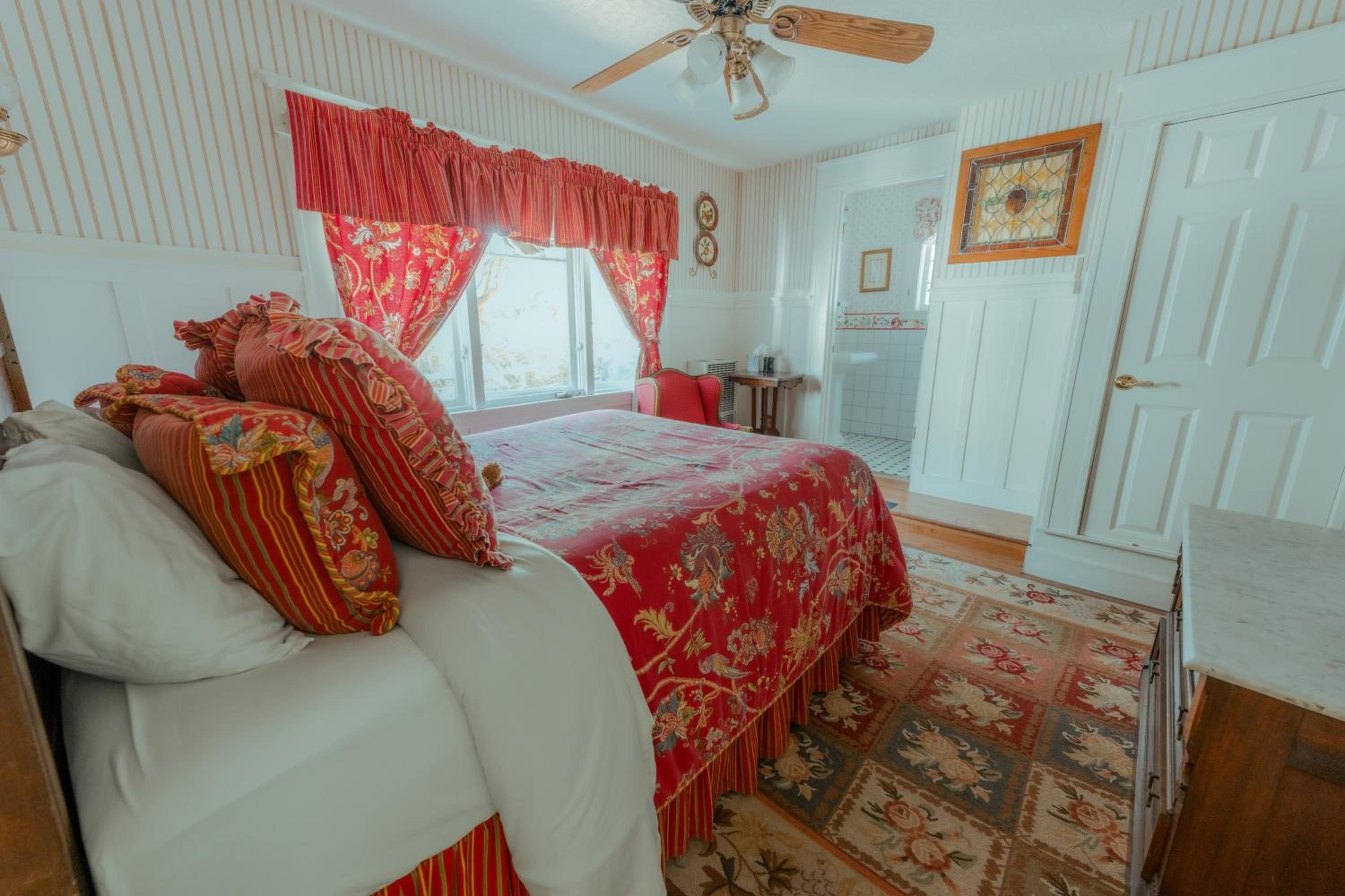 Queen Room with Spa Bath photo 1