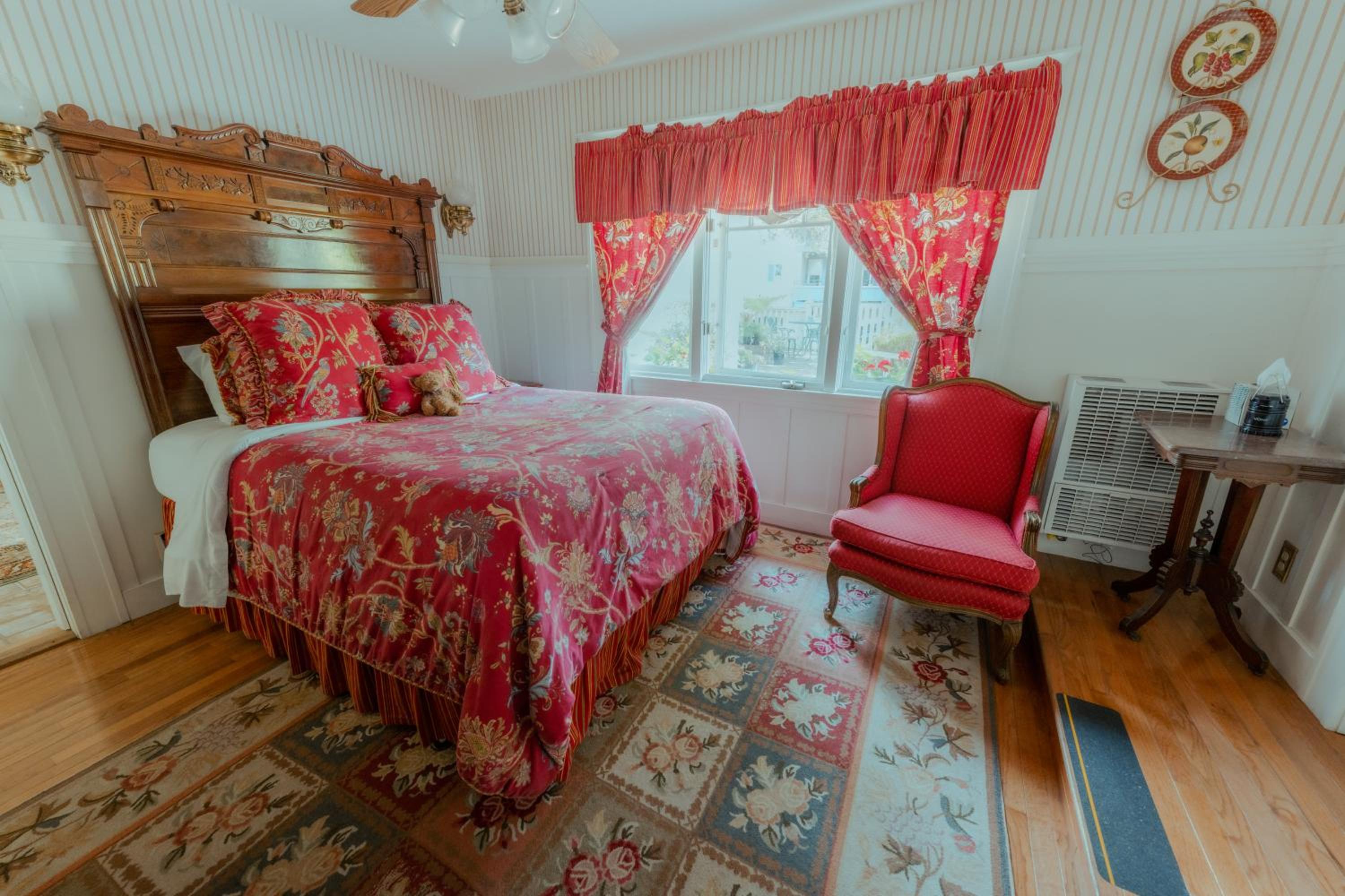 Queen Room with Spa Bath photo 2