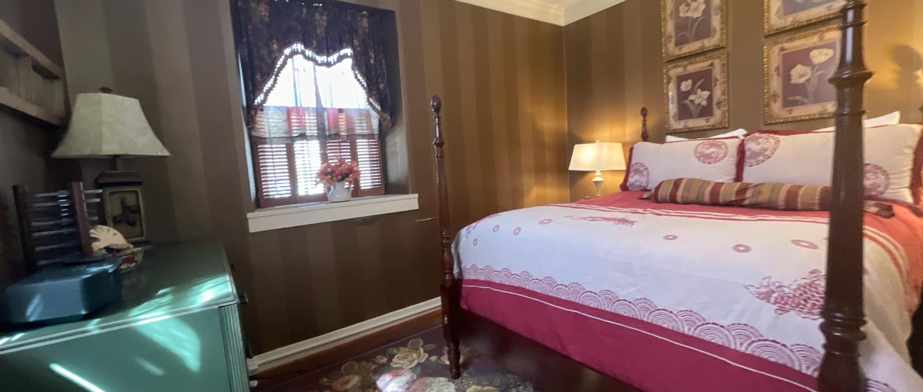Deluxe Queen Suite photo 3