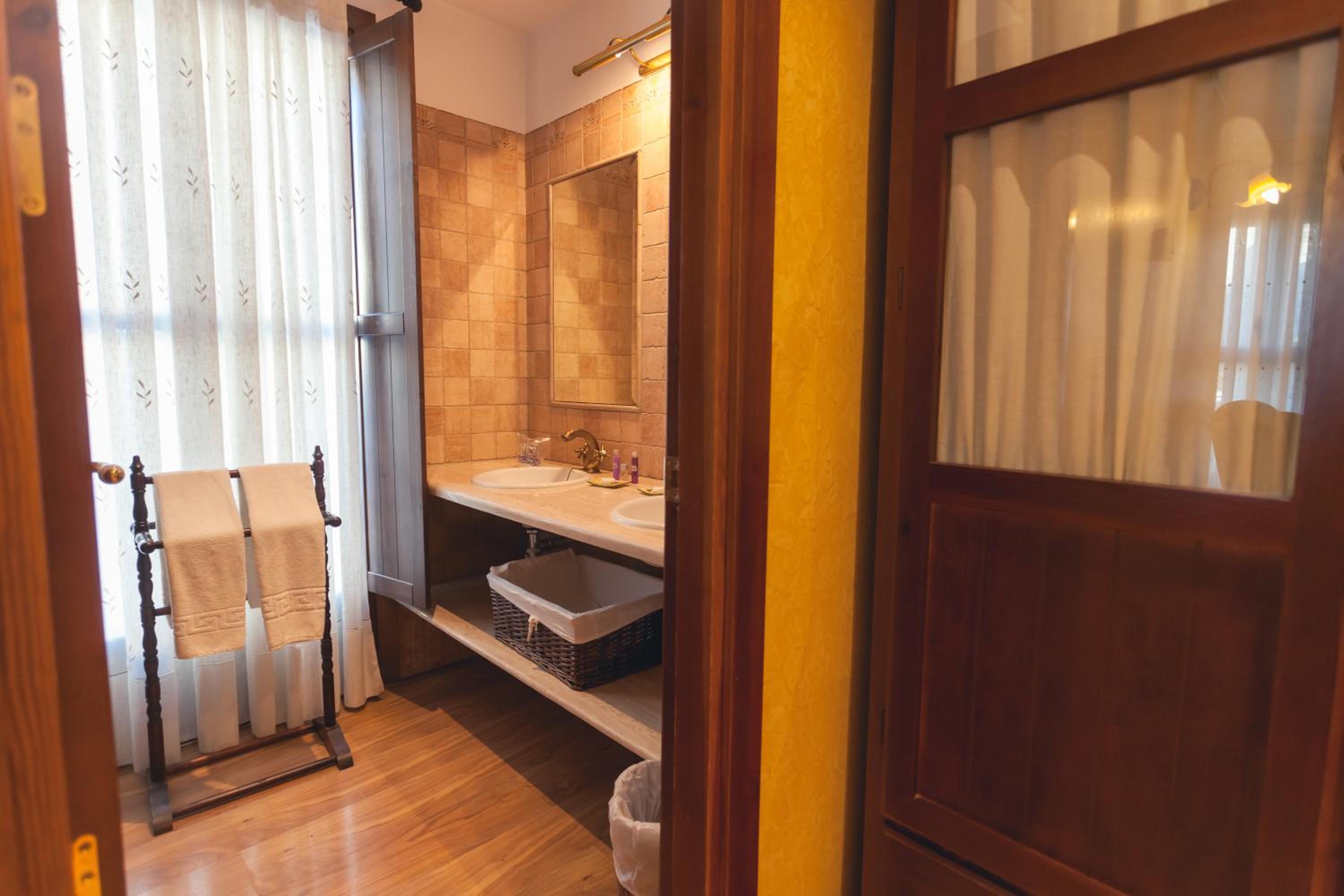 Double or Twin Room - Photo 7
