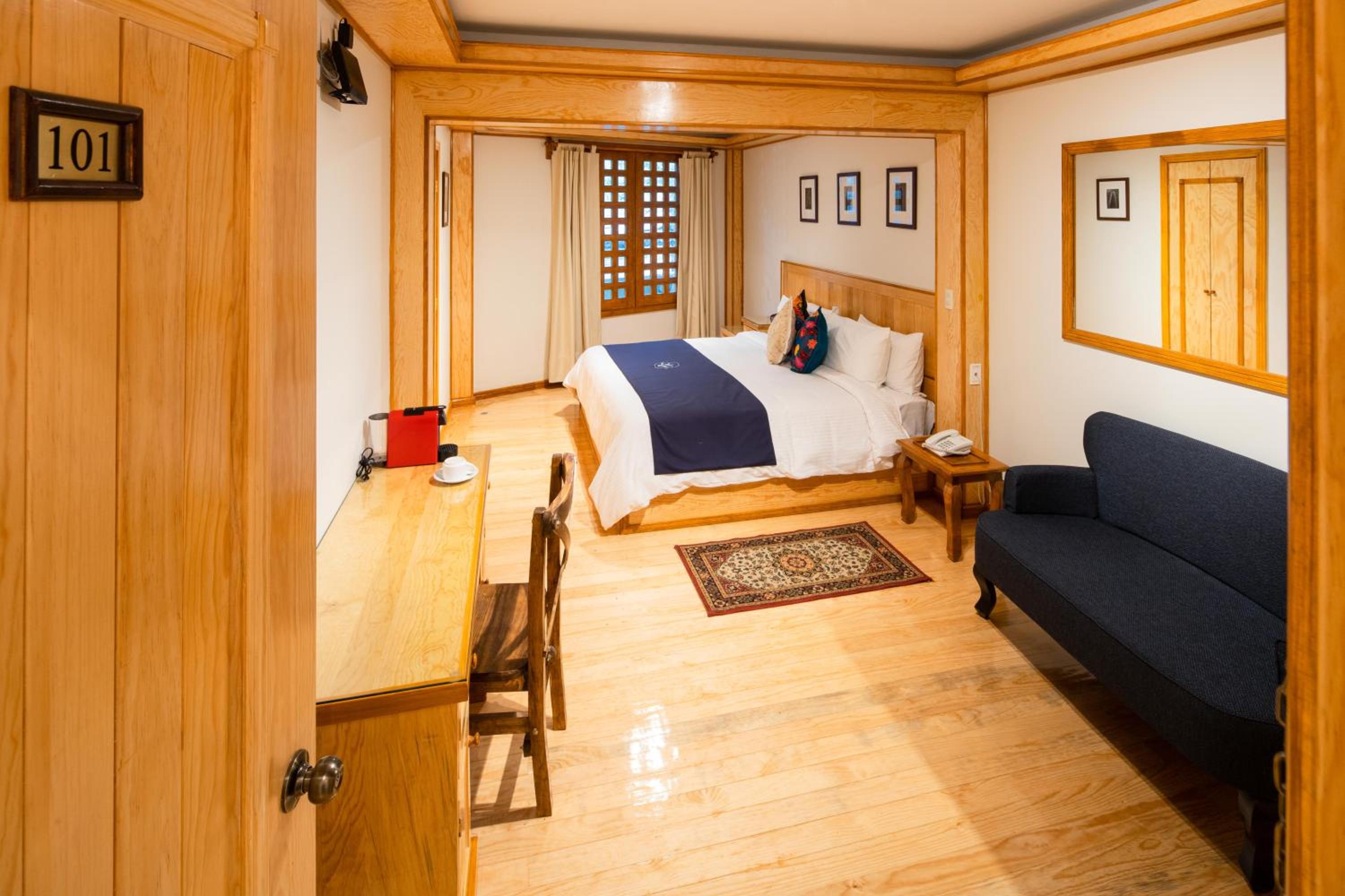 Deluxe Room - Photo 7