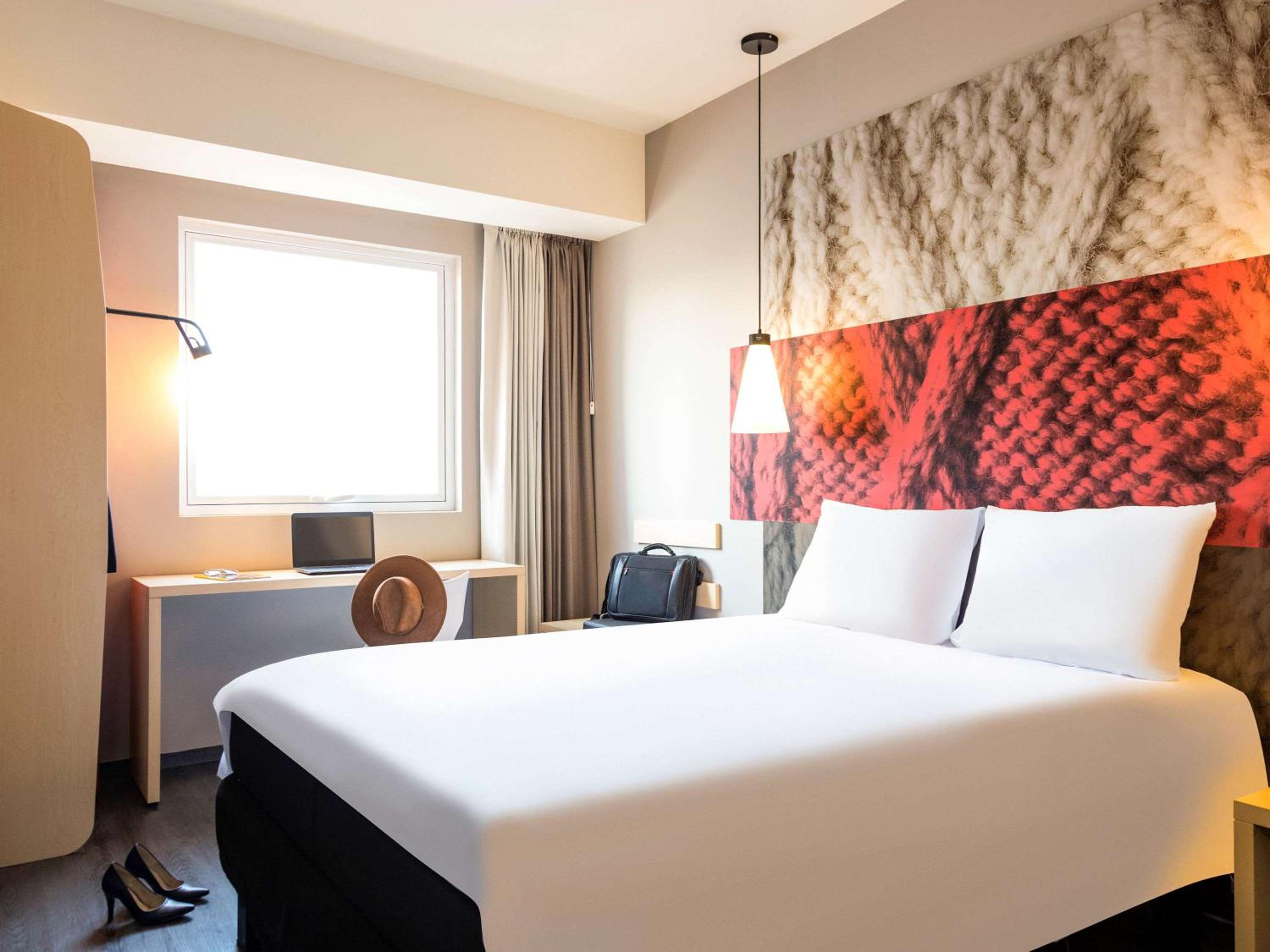 Available room thumbnail 5