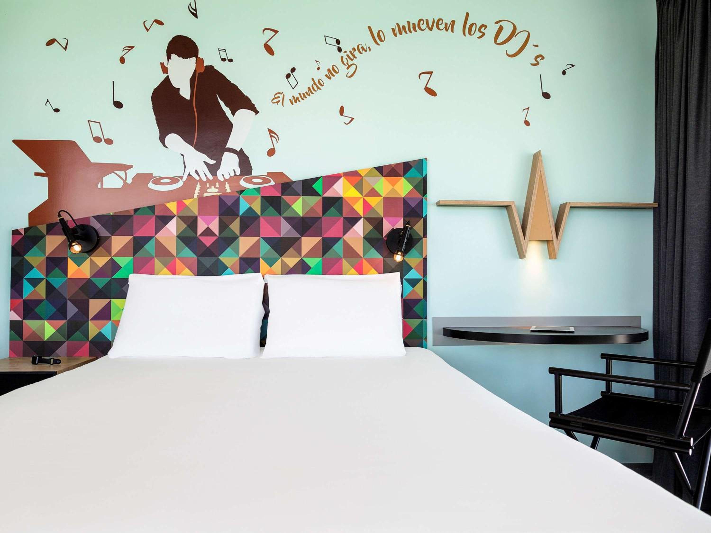 Standard Double Room with one Queen Bed - Photo 1