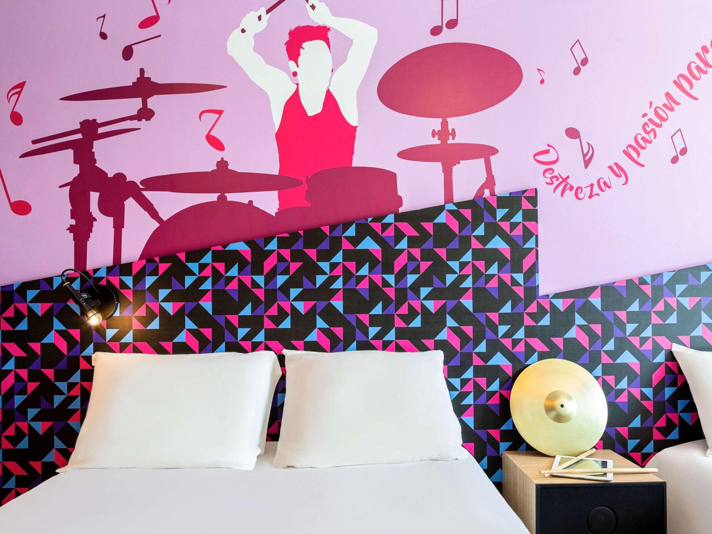 Standard Room with Twin Double Beds - Photo 5