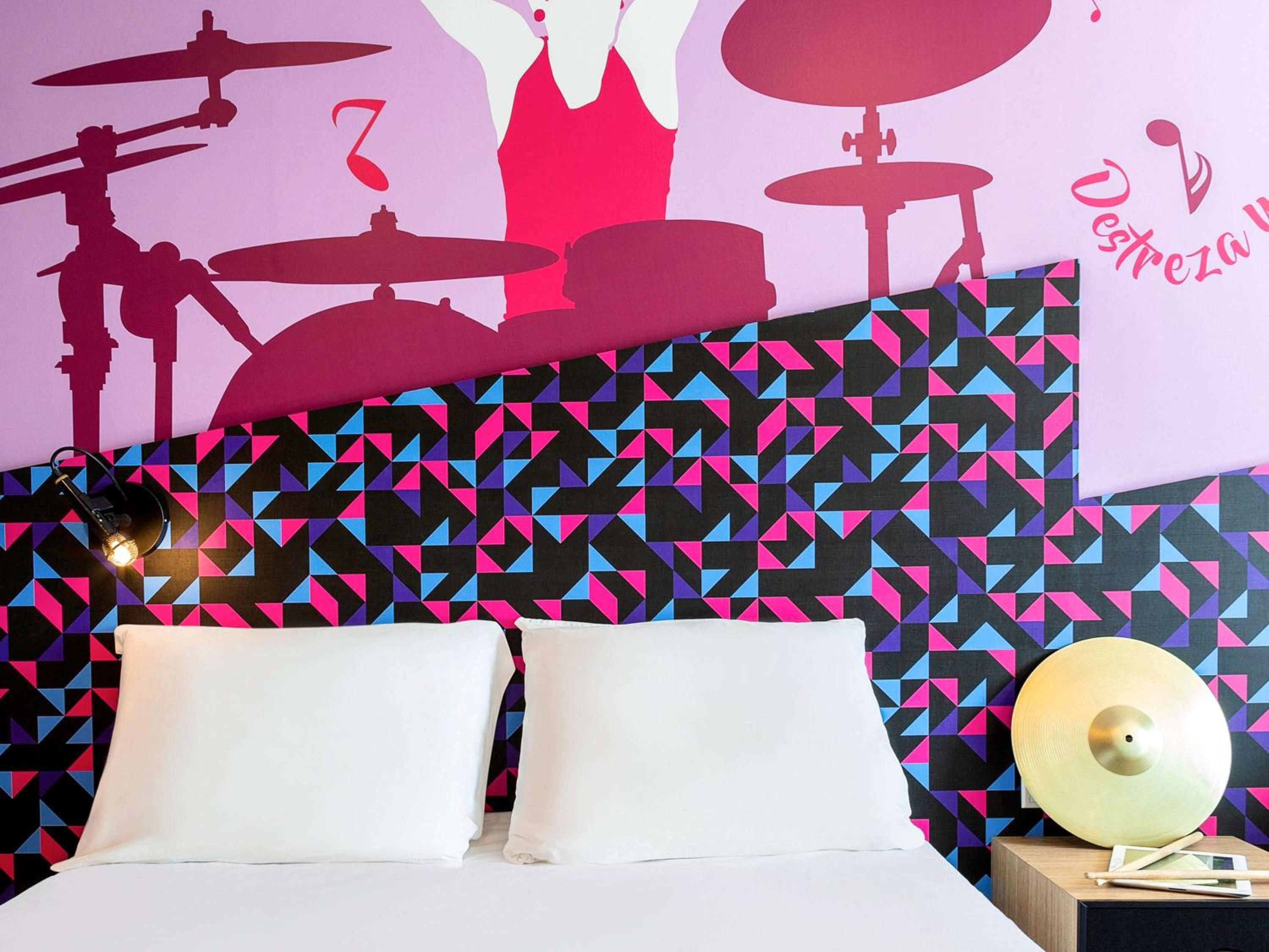 Standard Room with Twin Double Beds - Photo 4