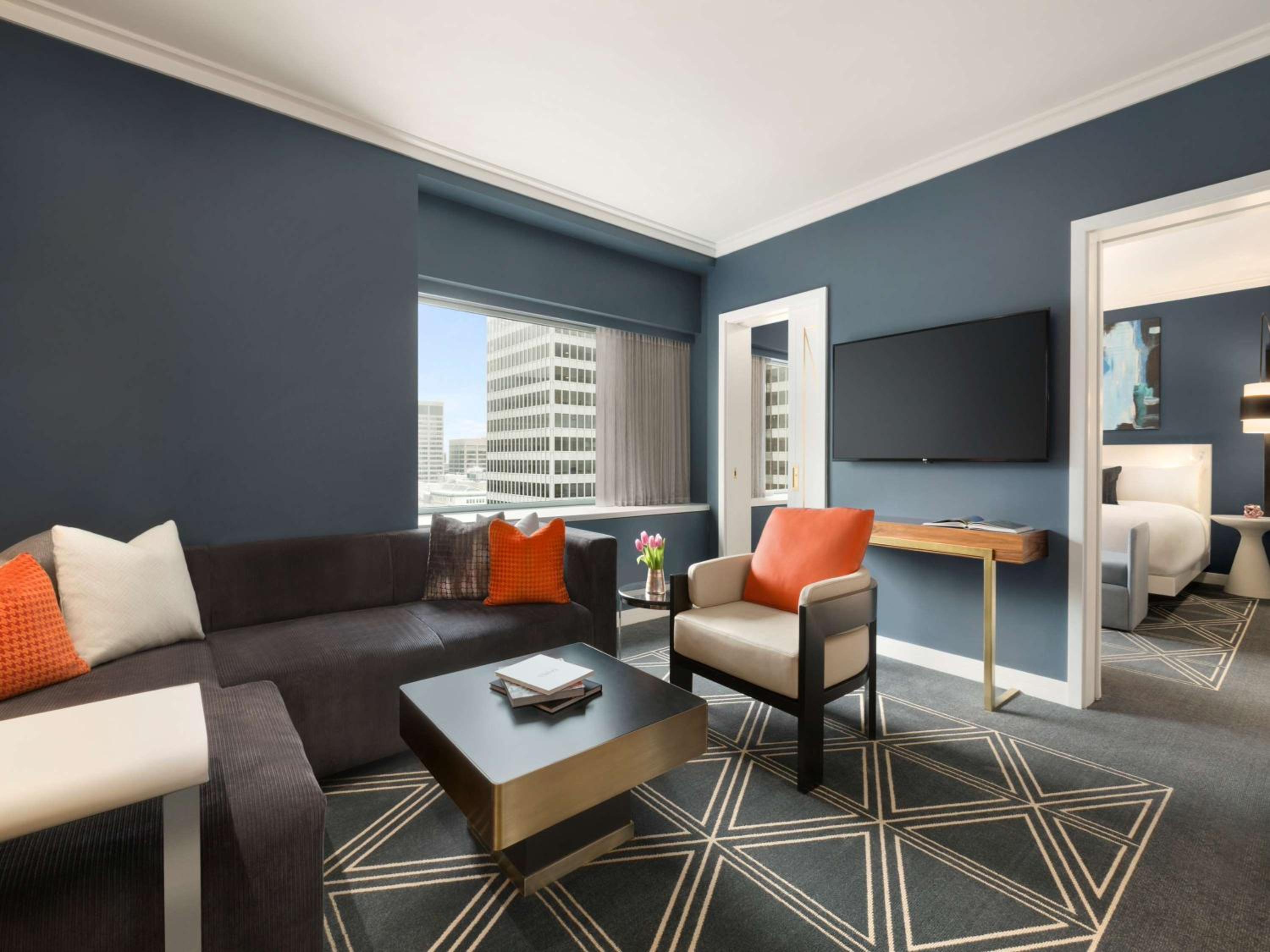 Gold Suite with One King Bed (Non Smoking)