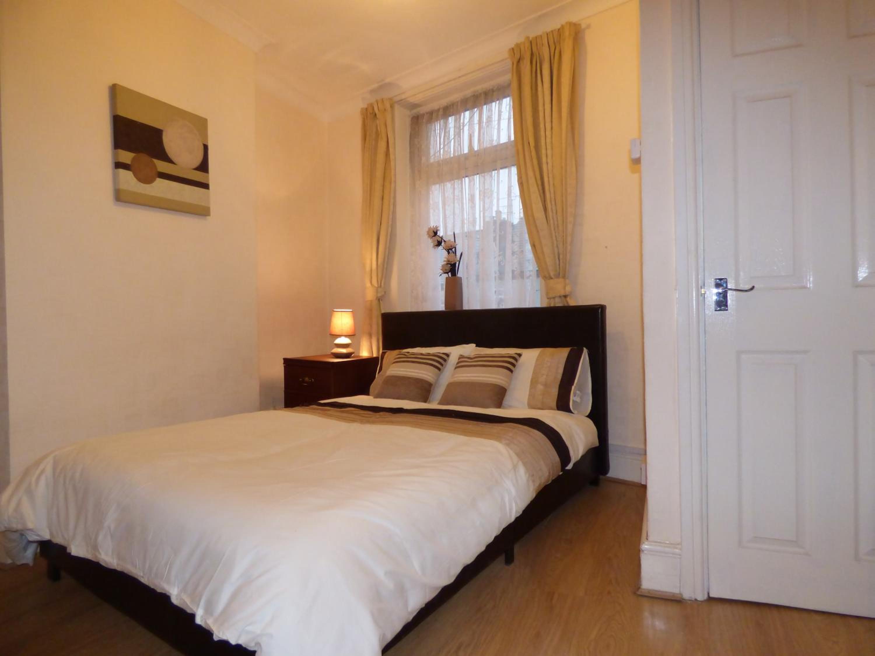 Four-Bedroom House photo 3