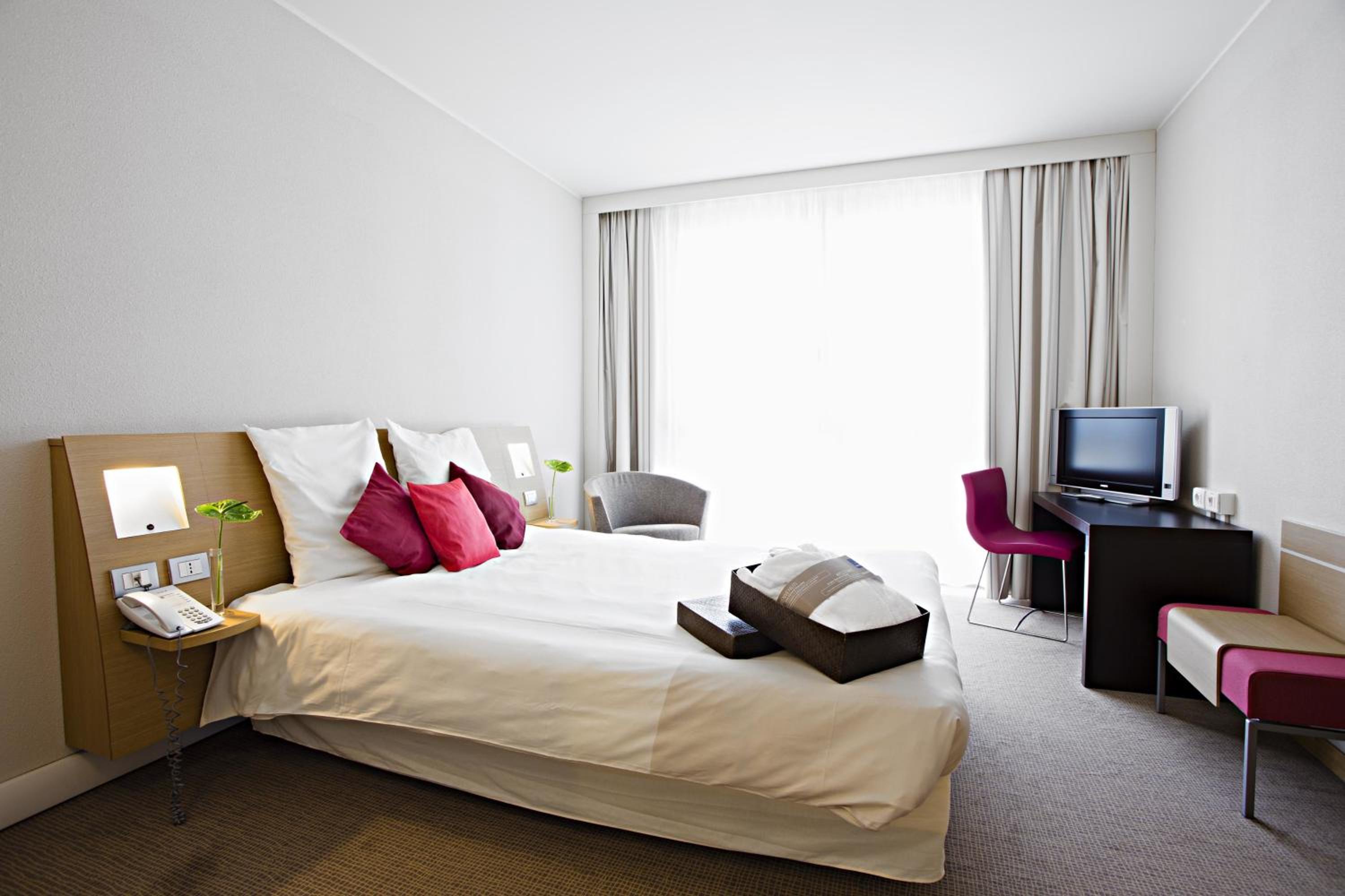 Executive King Room with Sofa - Photo 3