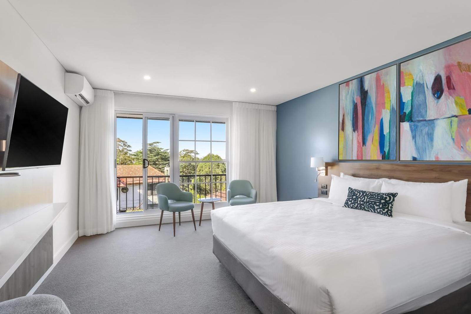 King Room with Balcony - Photo 2