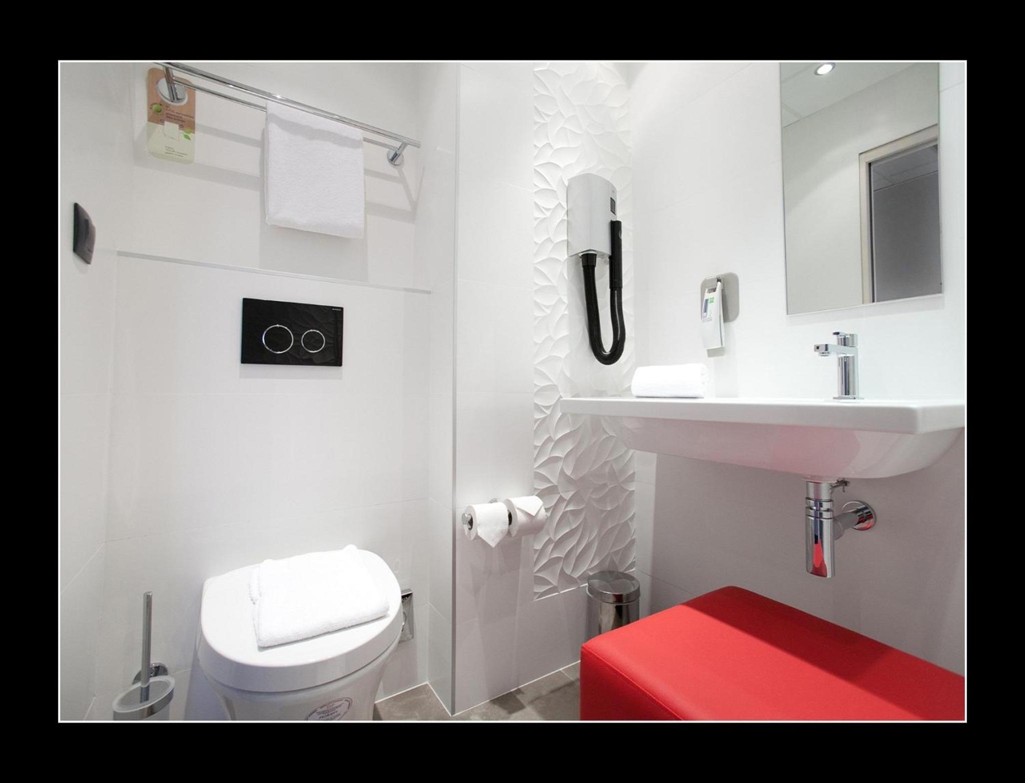 Standard Double Room with Sofa Bed - Photo 4