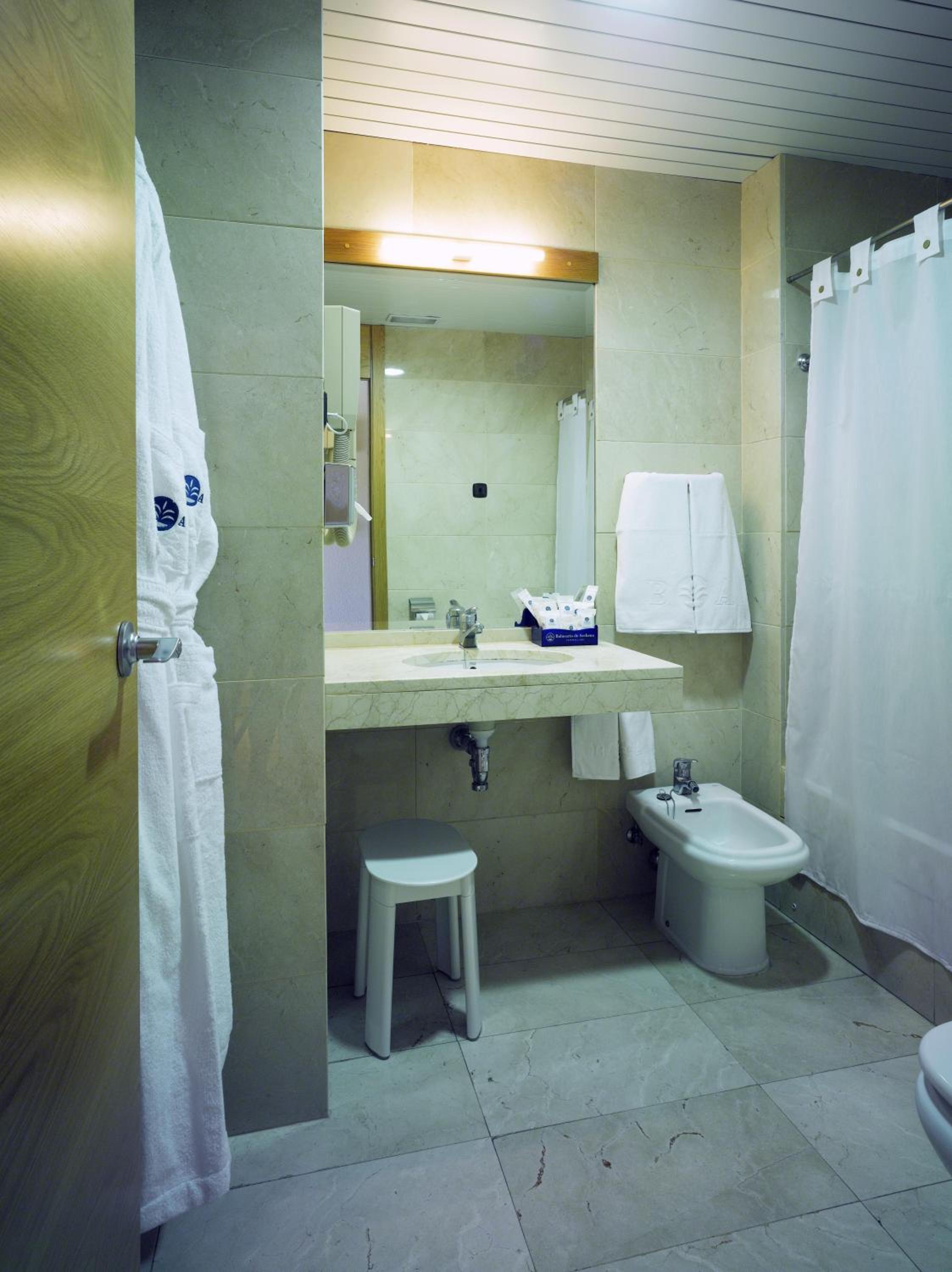 Double or Twin Room with Spa Access photo 2