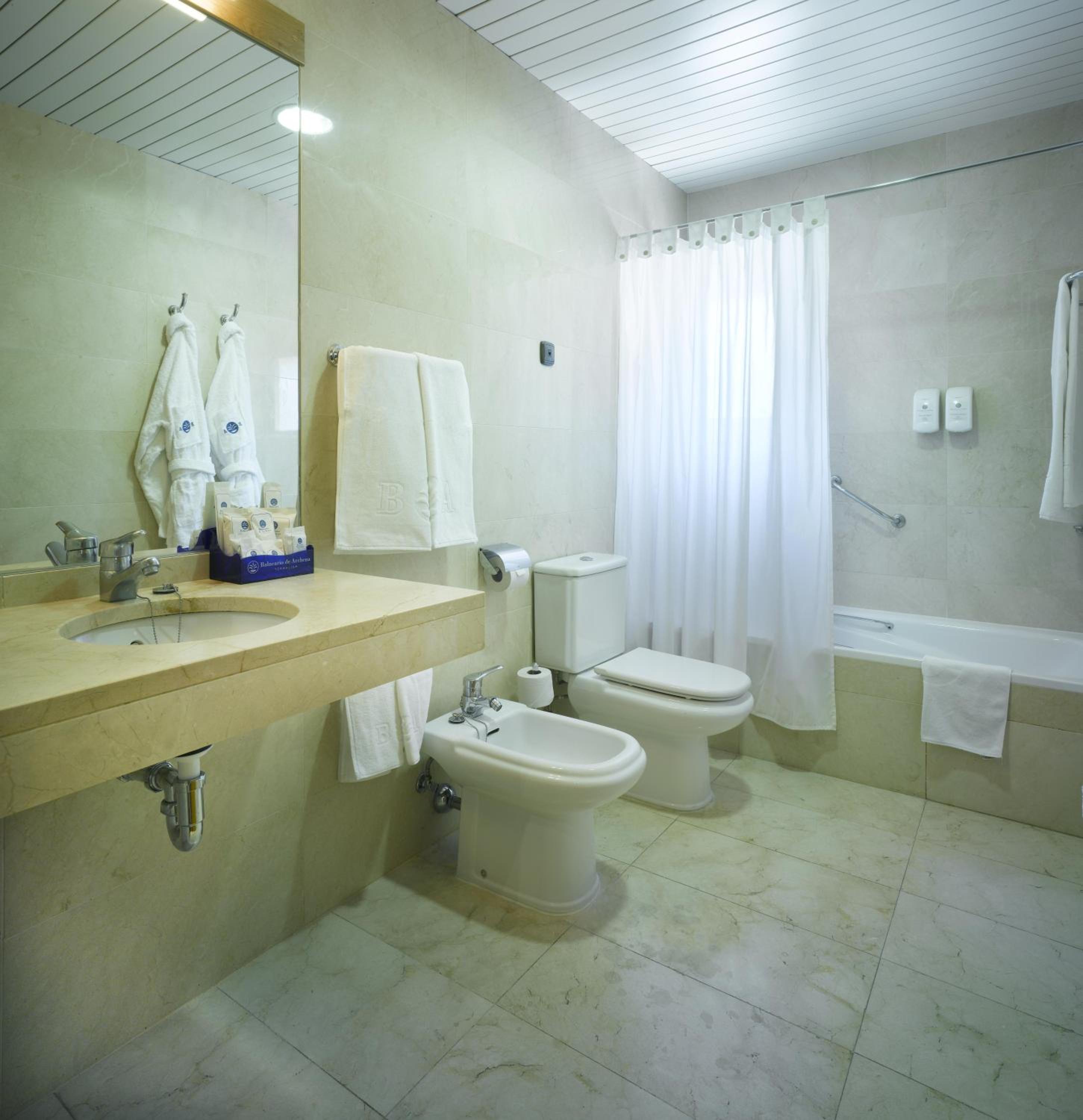 Double or Twin Room with Spa Access photo 3