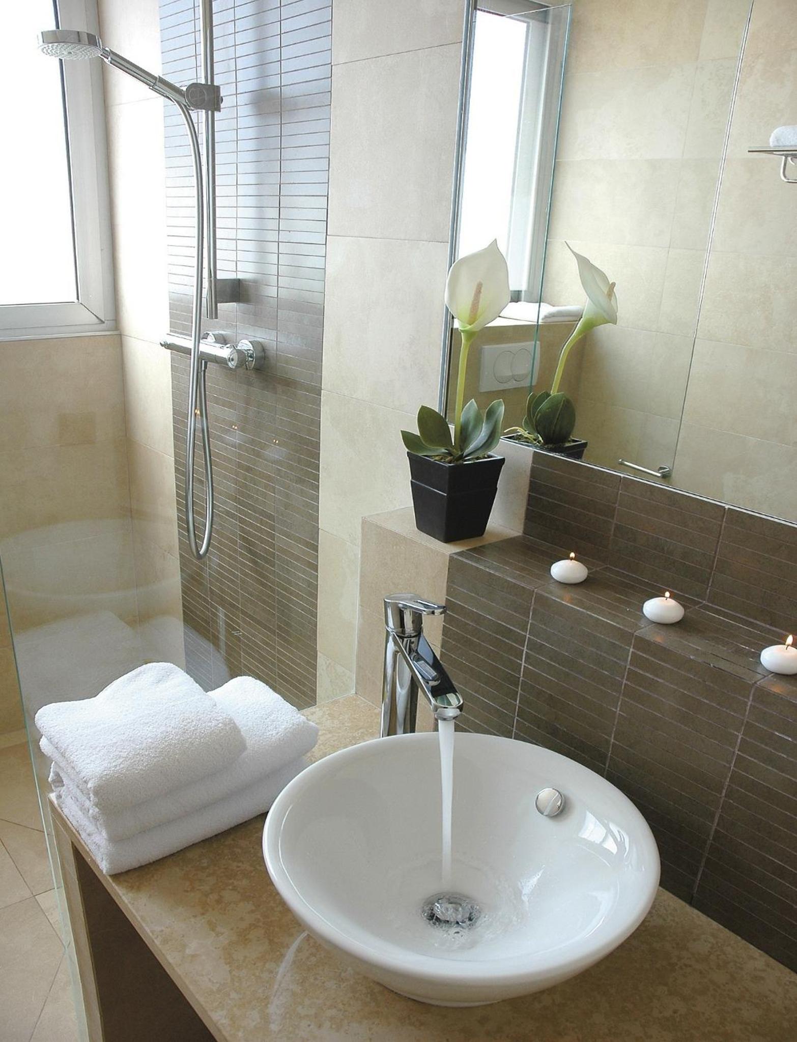 Standard Double Room - Photo 8