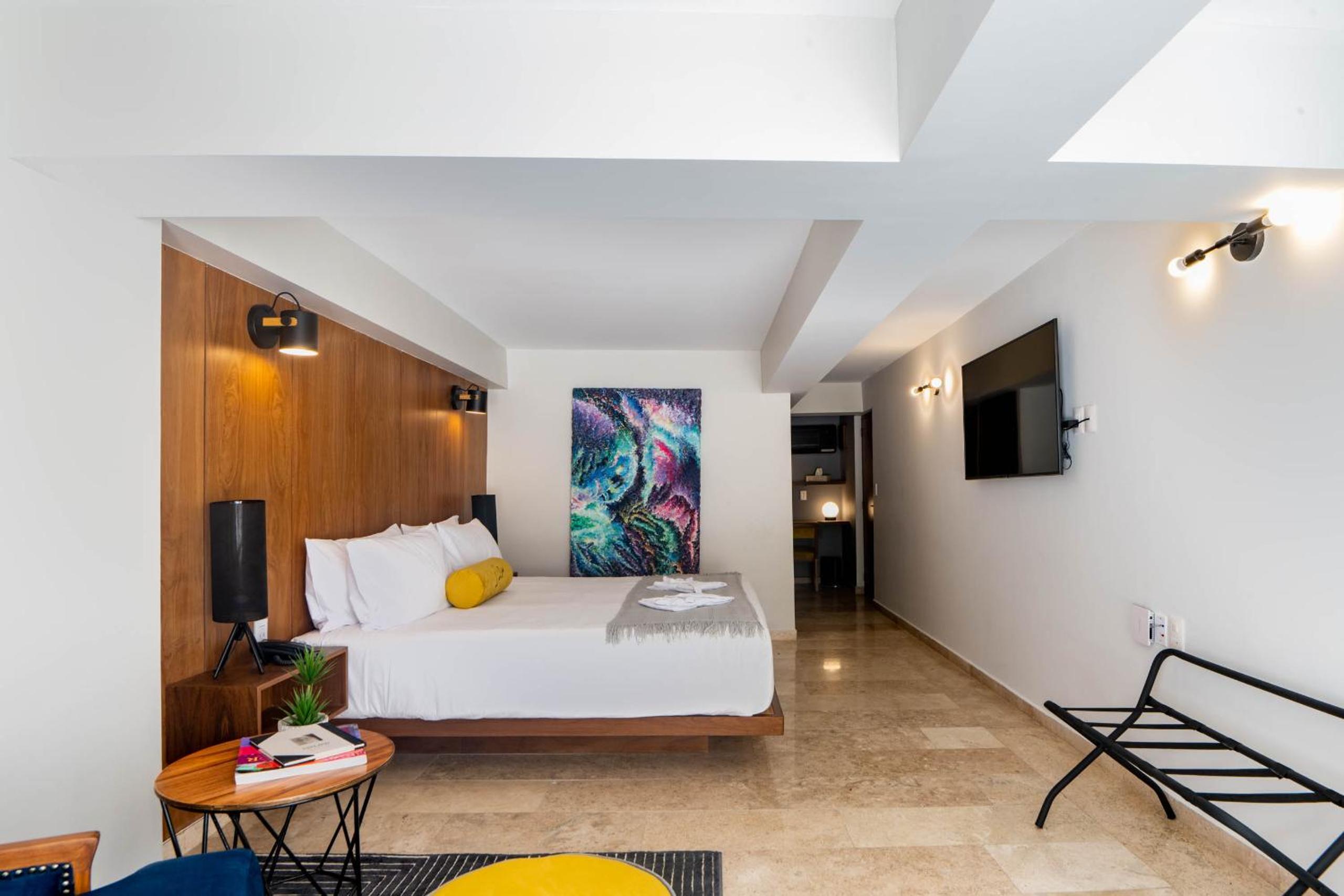 Junior Suite with Balcony - Photo 1