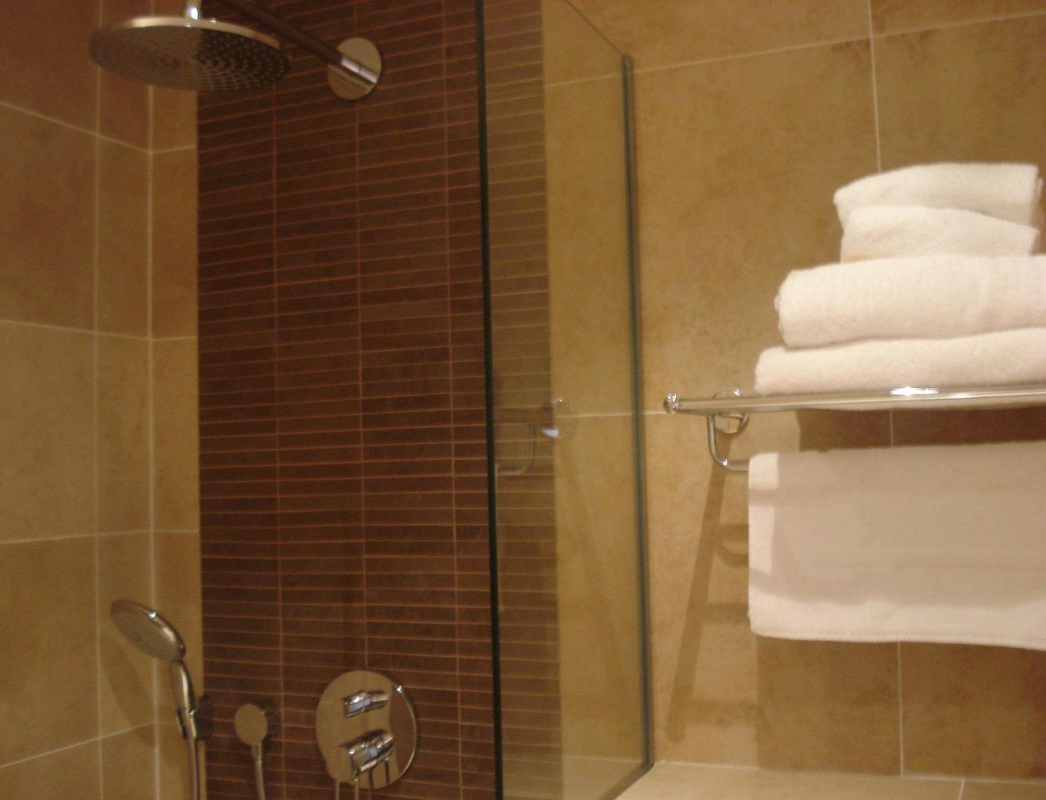 Standard Twin Room - Photo 6