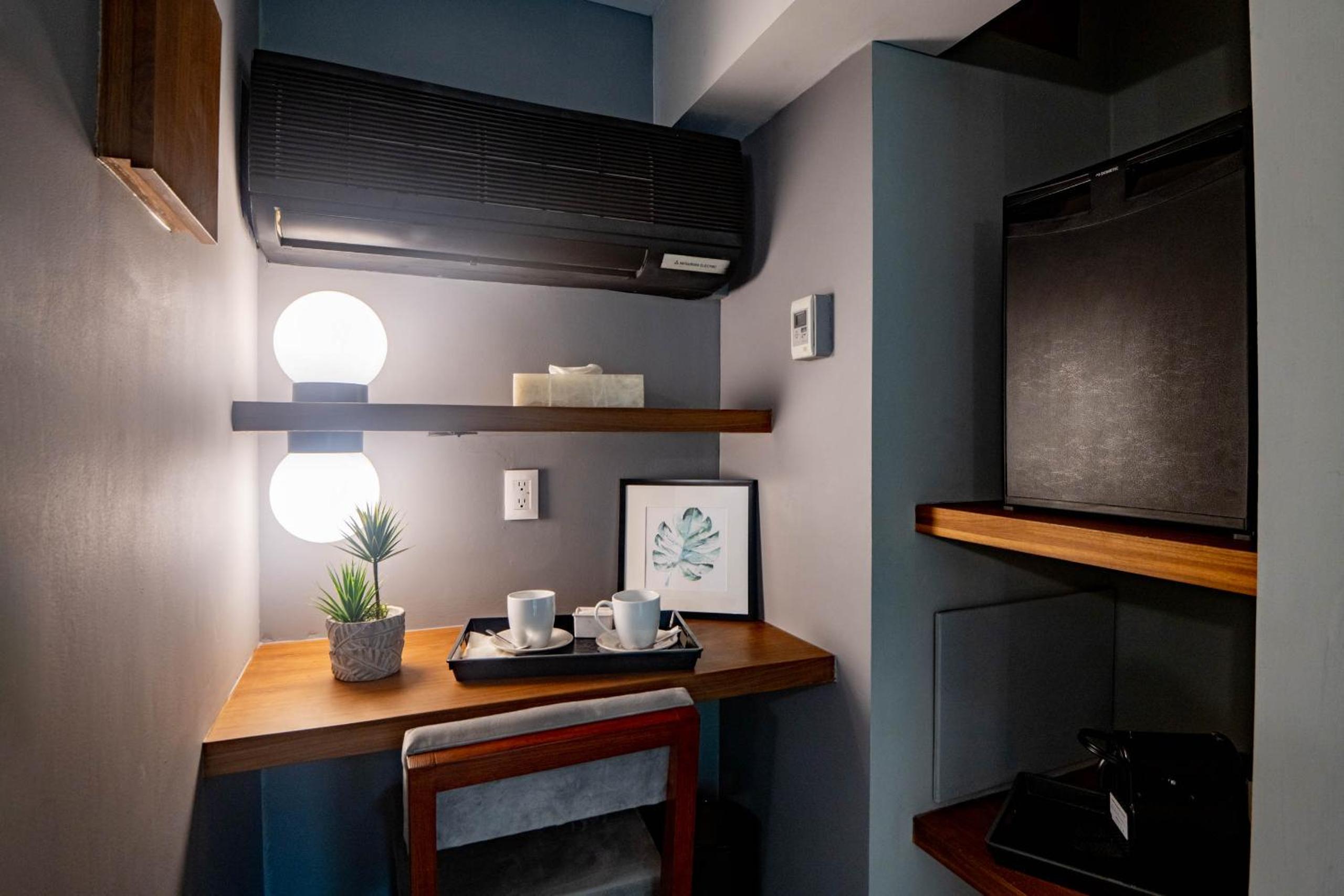 Suite with Balcony - Photo 3