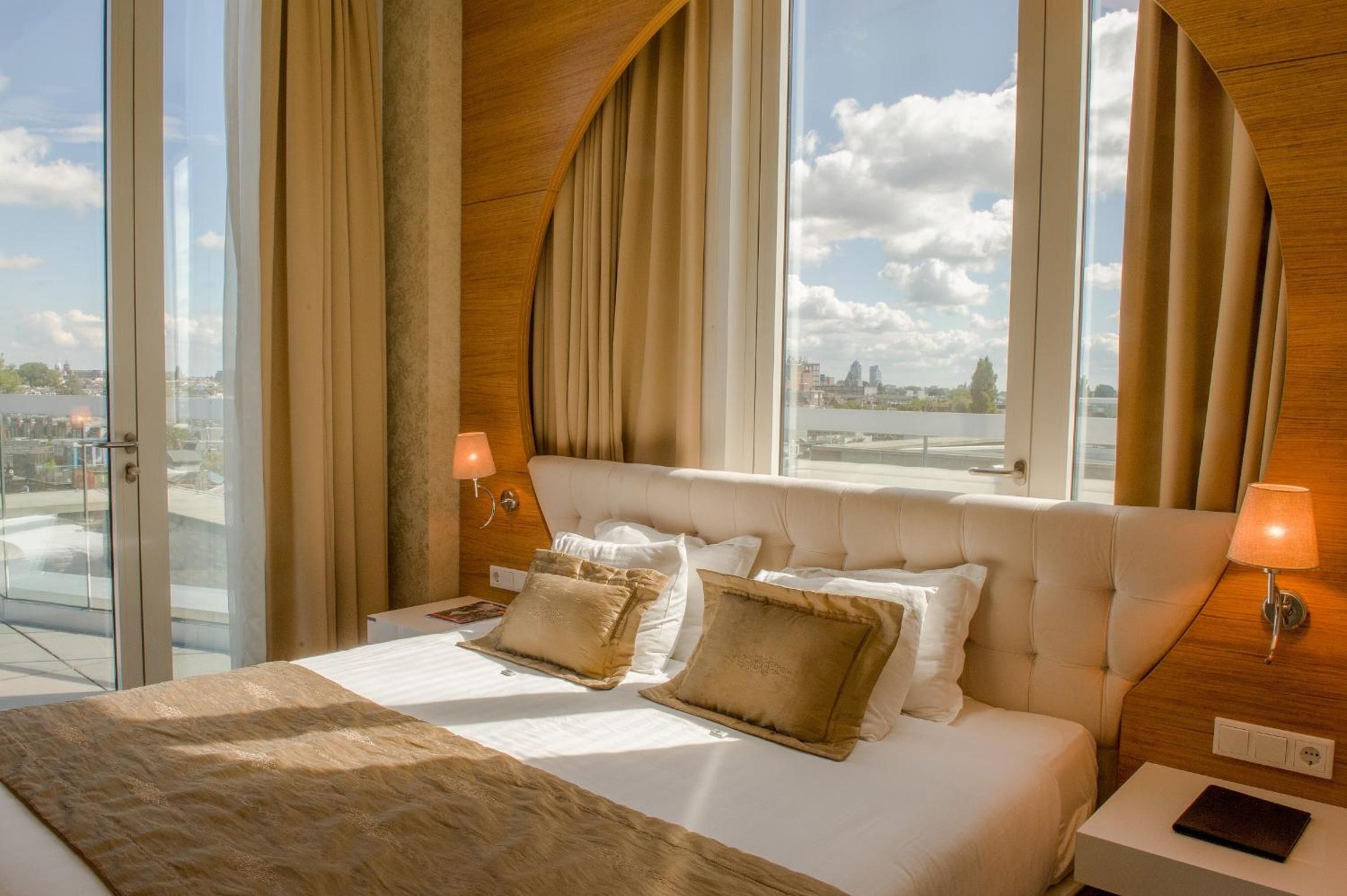 Penthouse Suite with Terrace and City View
