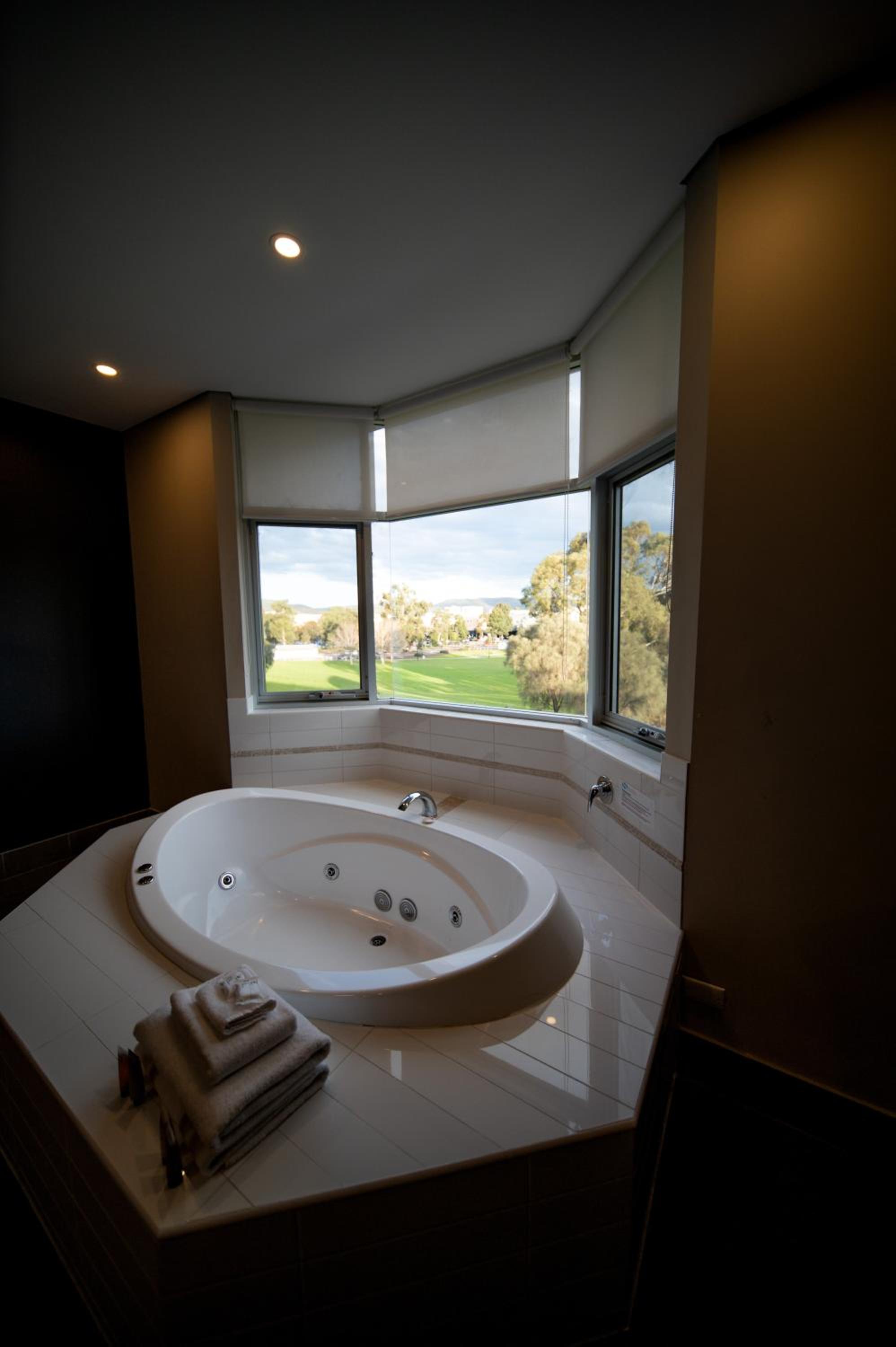 Deluxe Suite with Spa Bath photo 2