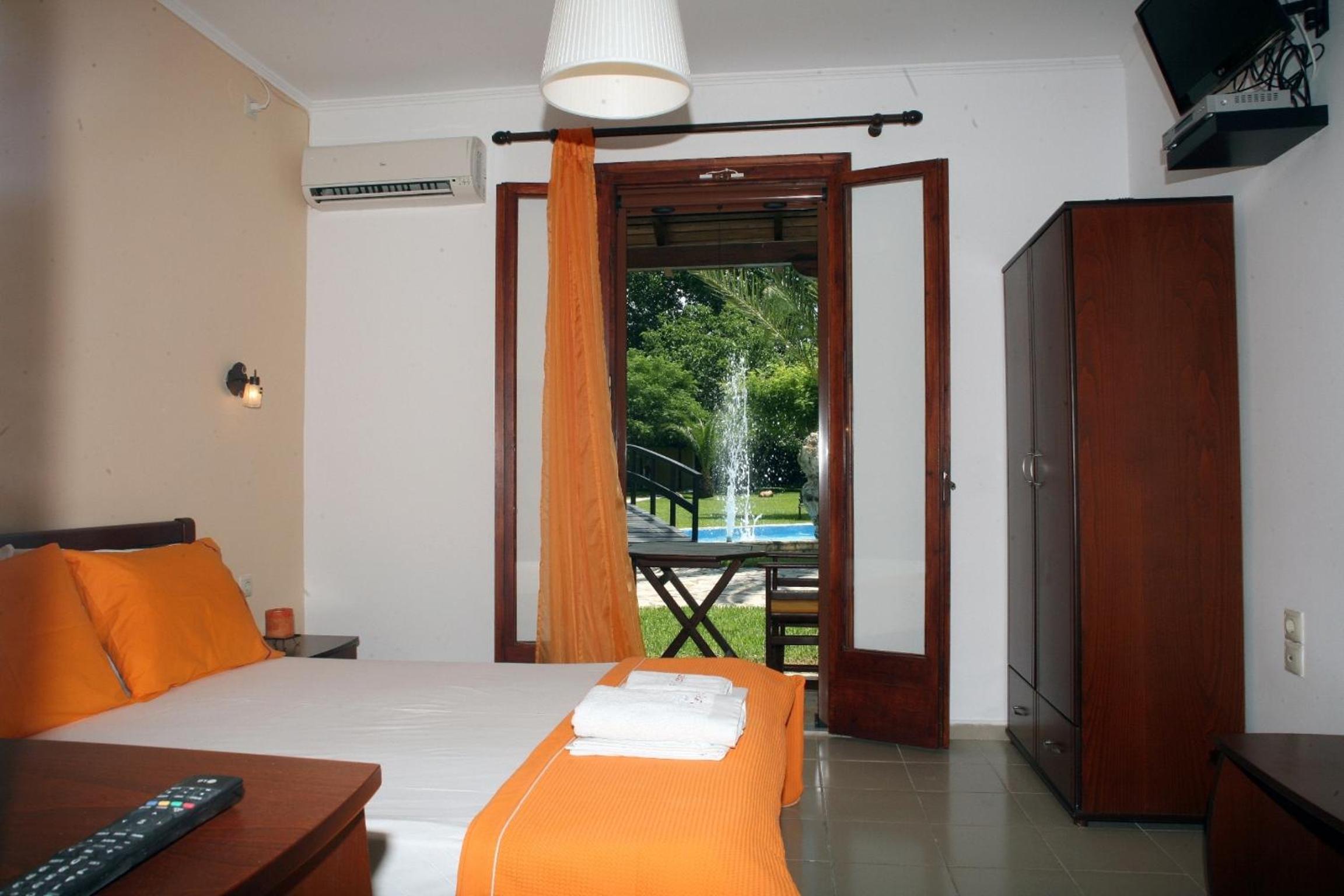 Studio (2 Adults)