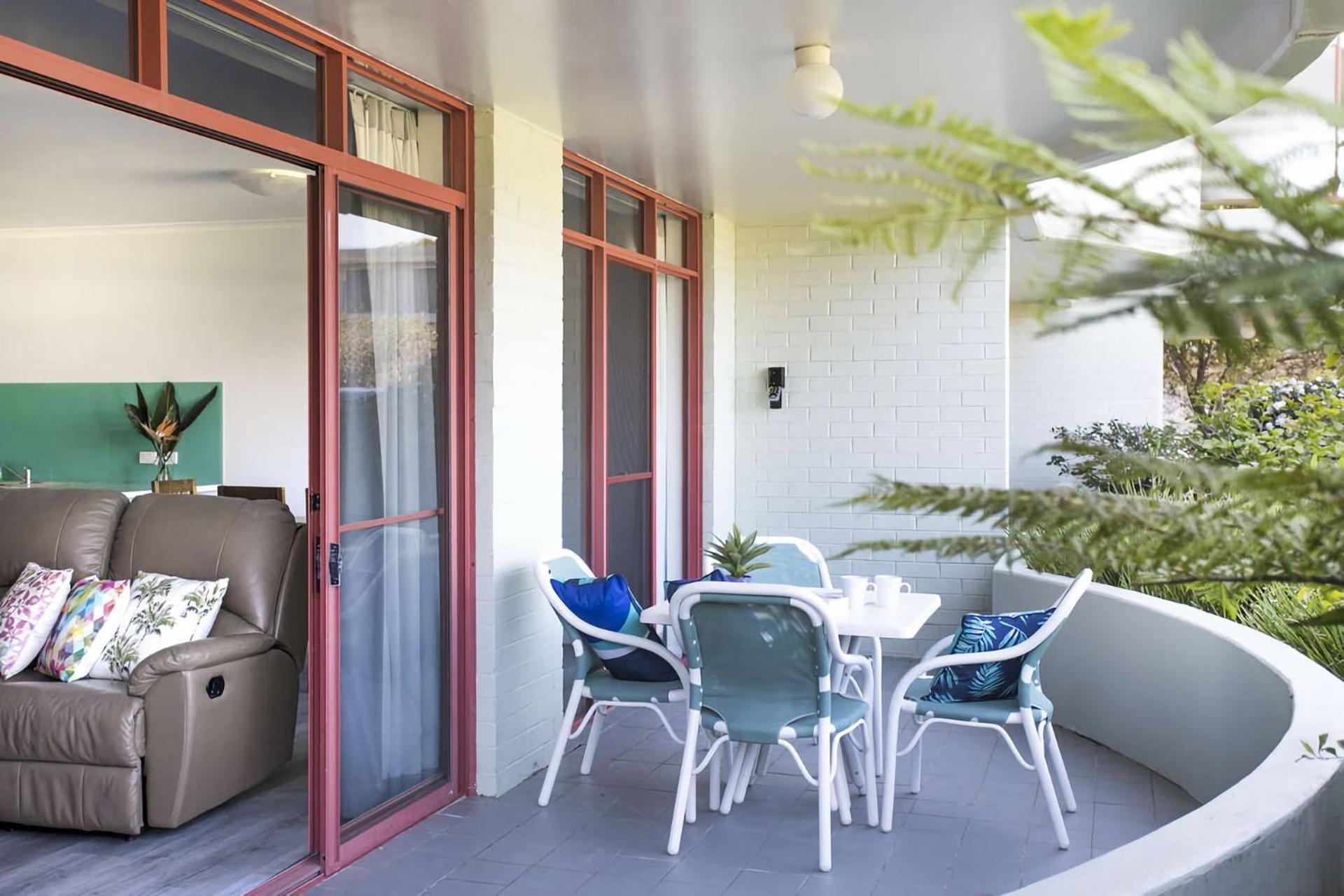 Apartment with Pool View  photo 3