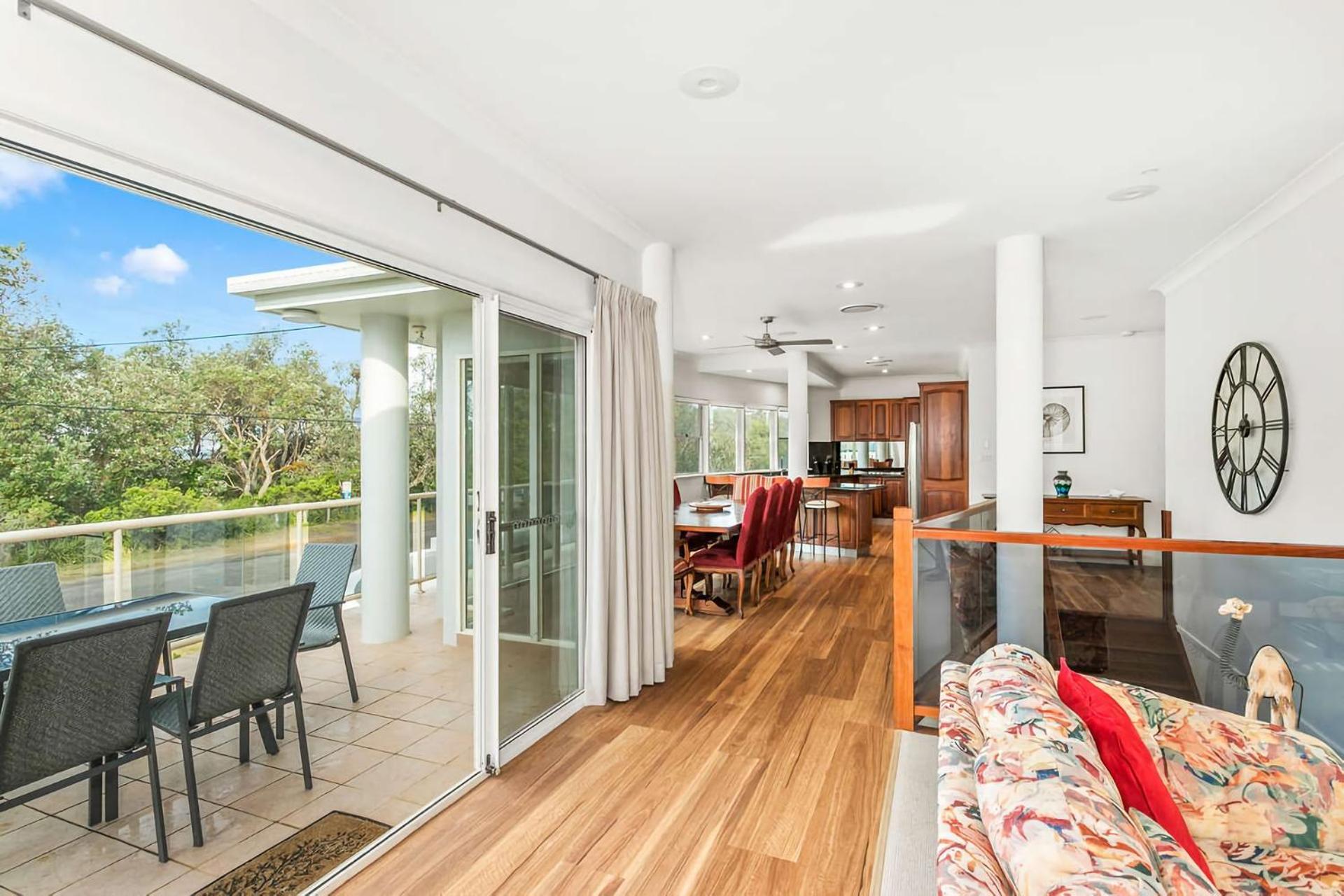 Five-Bedroom House photo 1