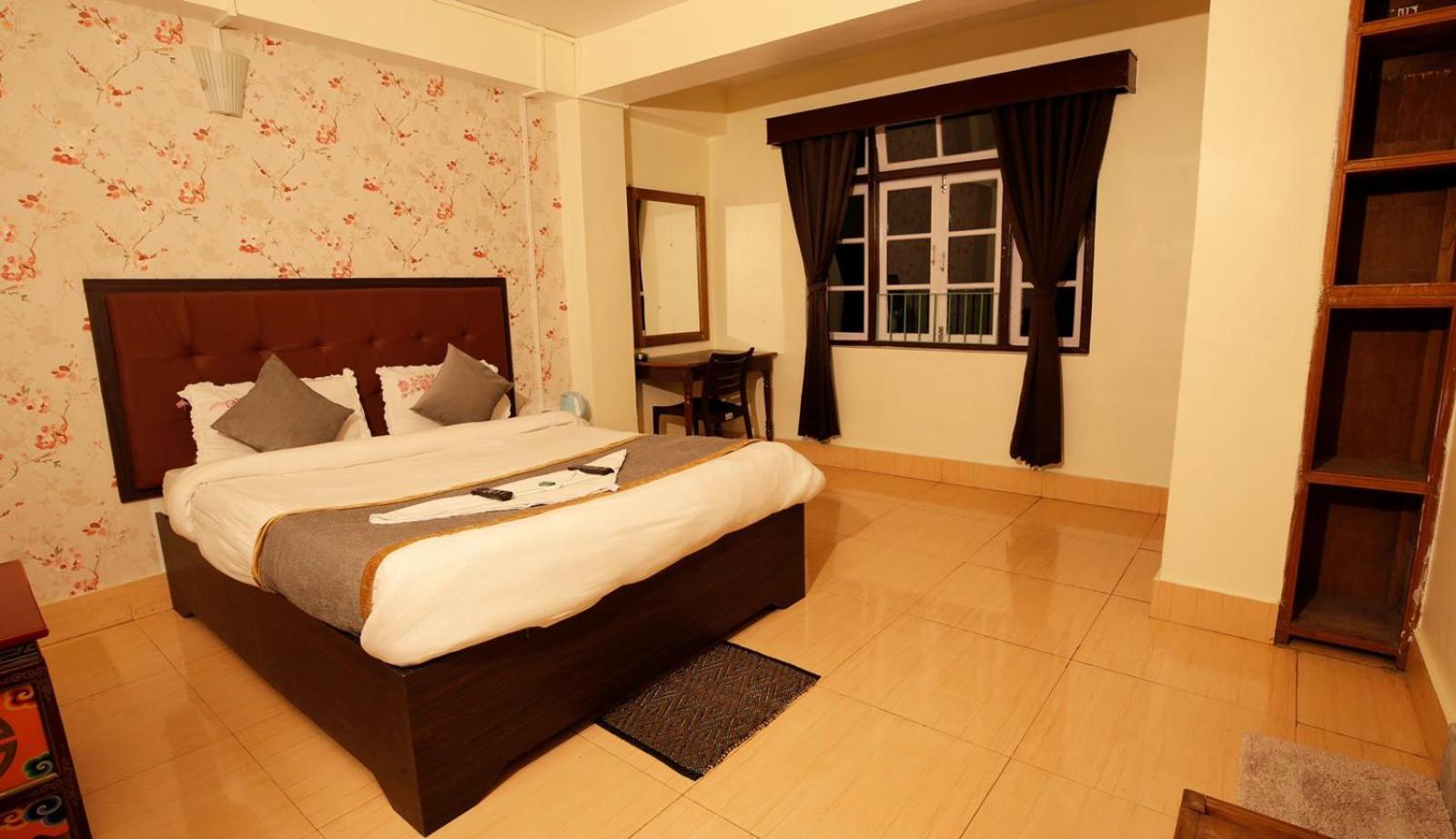 Deluxe Room - Photo 16