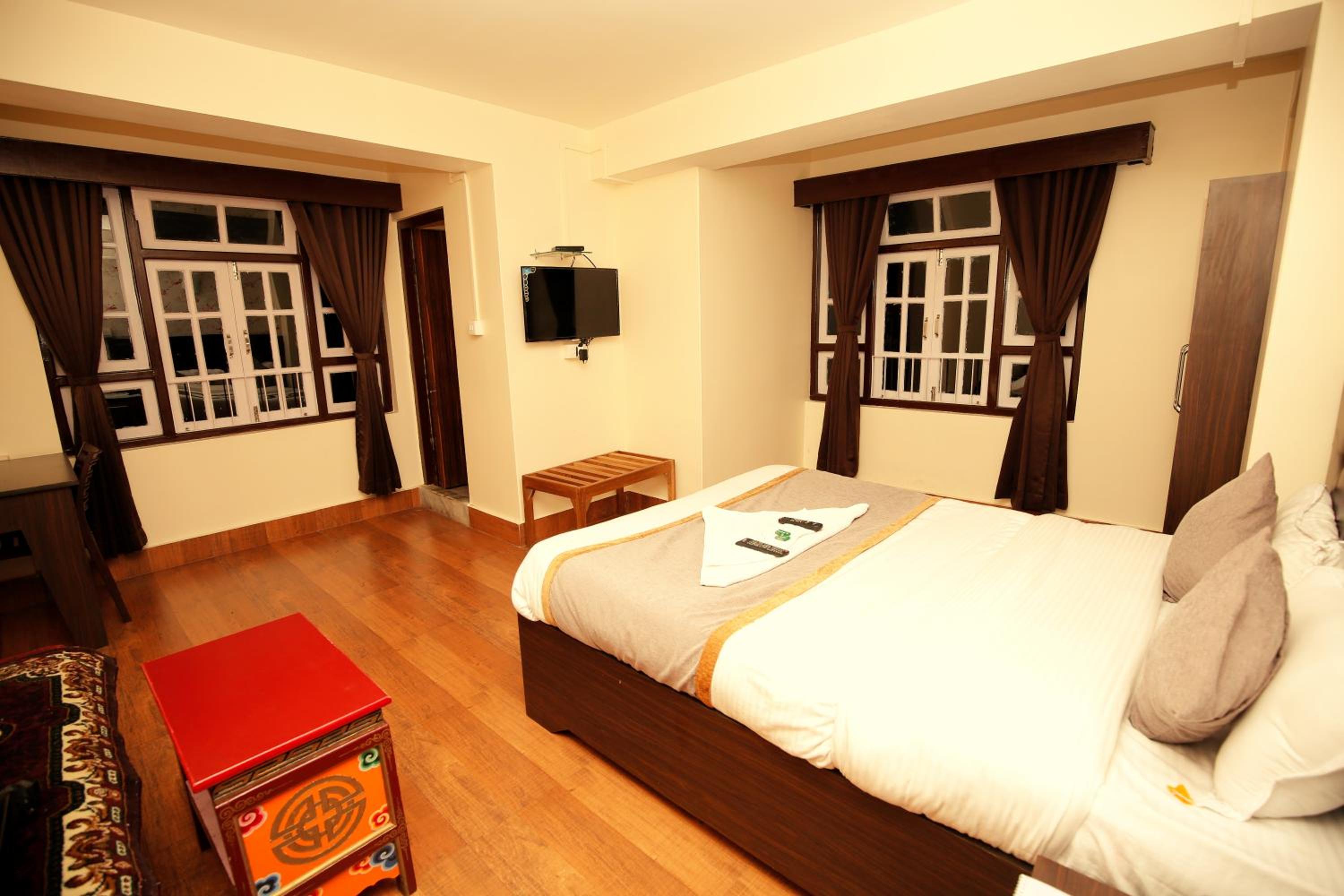 Deluxe Room - Photo 15