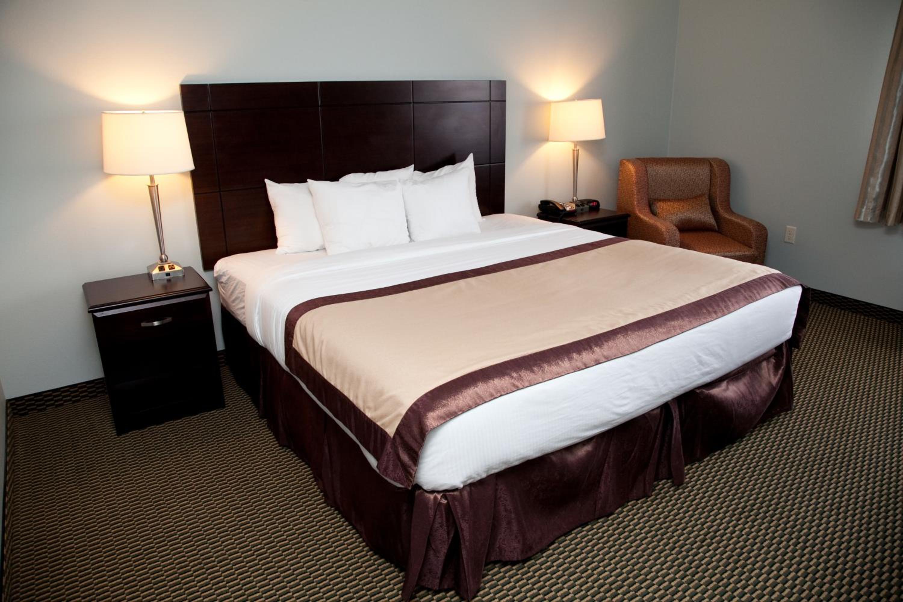 One-Bedroom King Suite - Non-Smoking photo 3