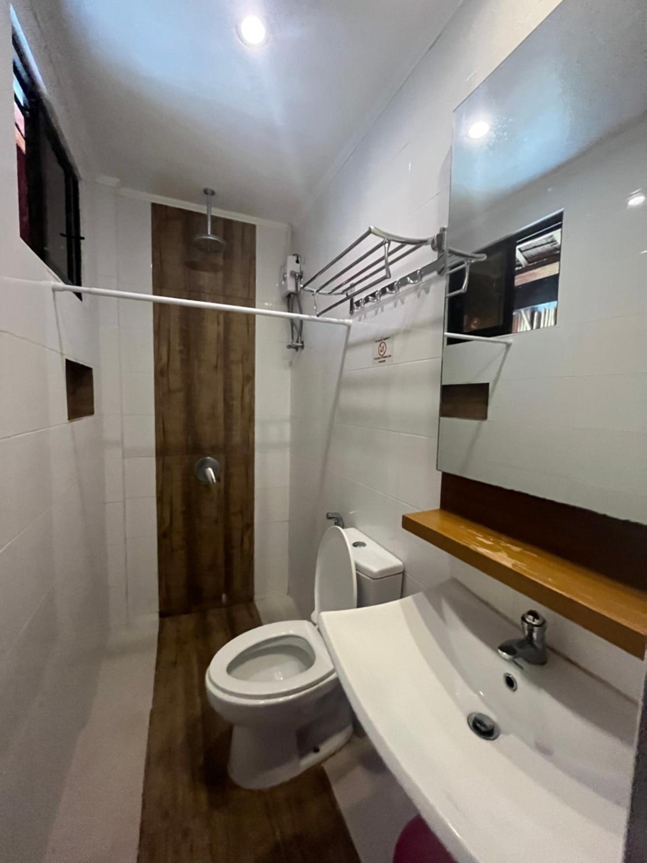 Deluxe Double Room with Bath - Photo 13