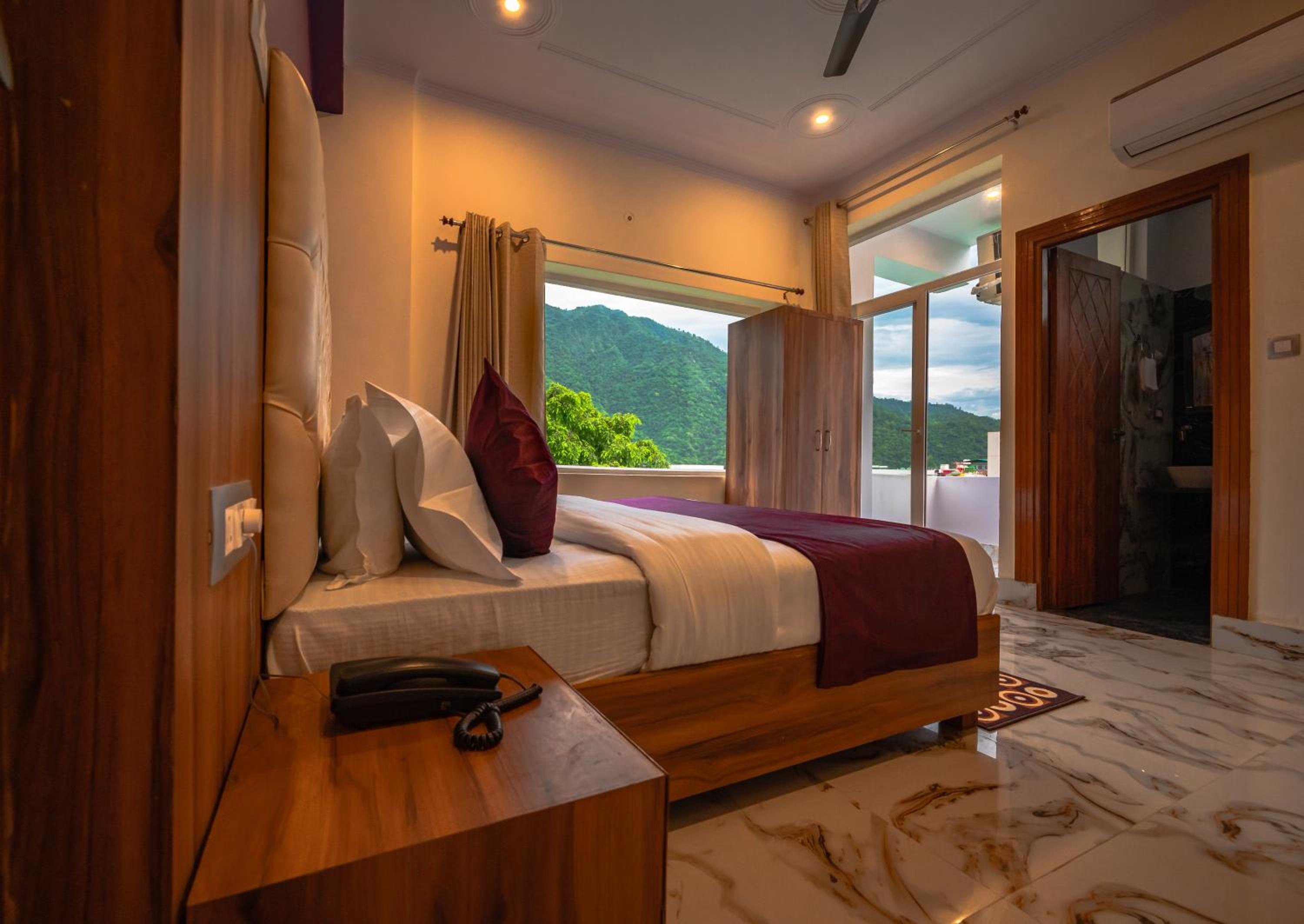 Double Room with Mountain View